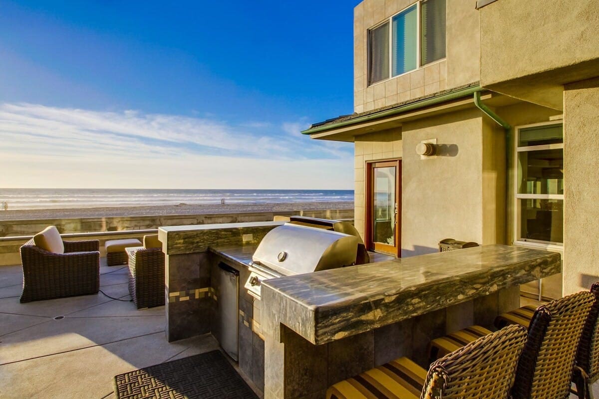 Villa Torrey Mission Beach: 4-Bedroom Luxury Villa Rental with Sea Views and Beachfront in Mission Beach