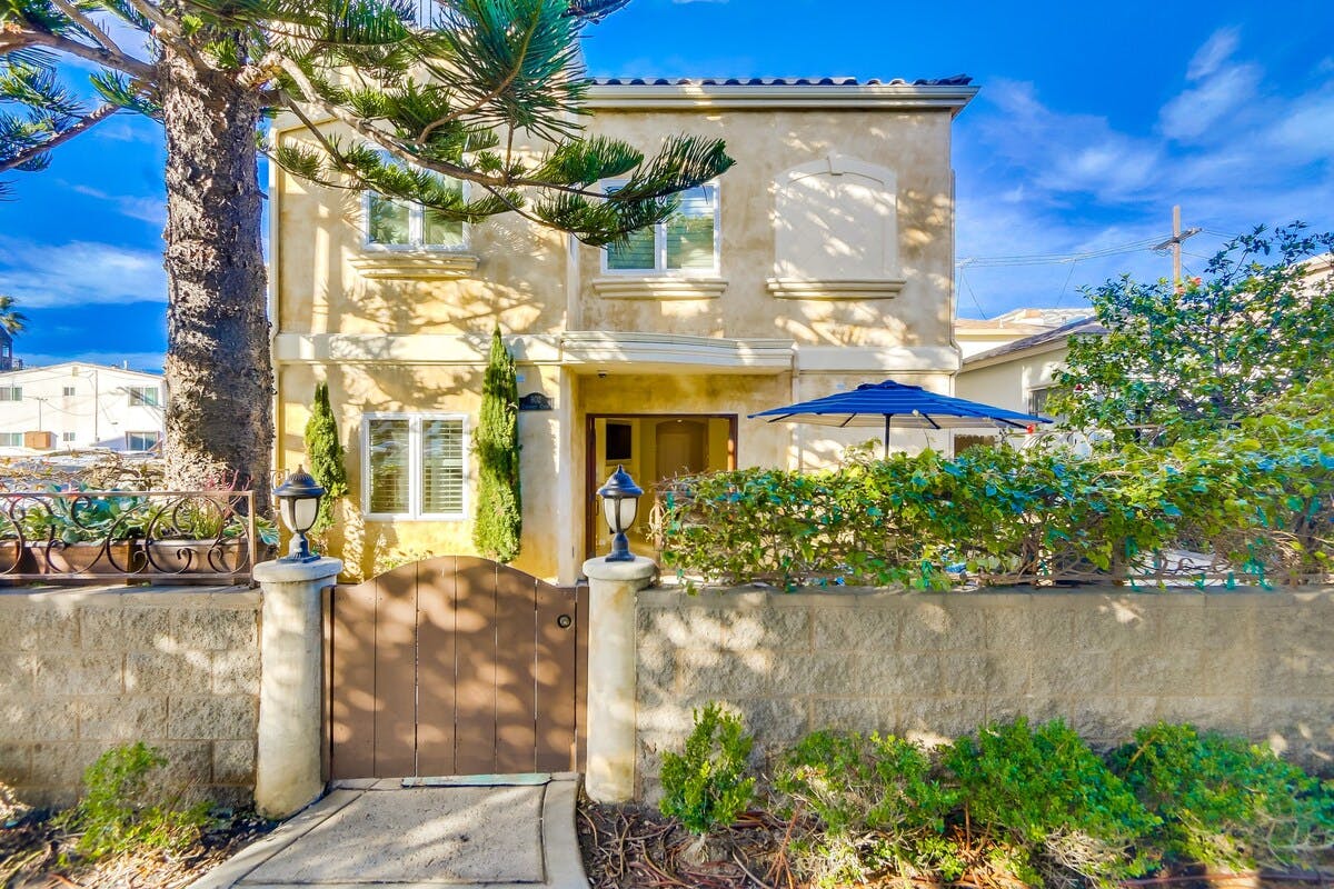 Villa Levante Soledad Mission Beach: Luxury 2-Bedroom Villa with Beachfront Views and Air Conditioning, Mission Beach
