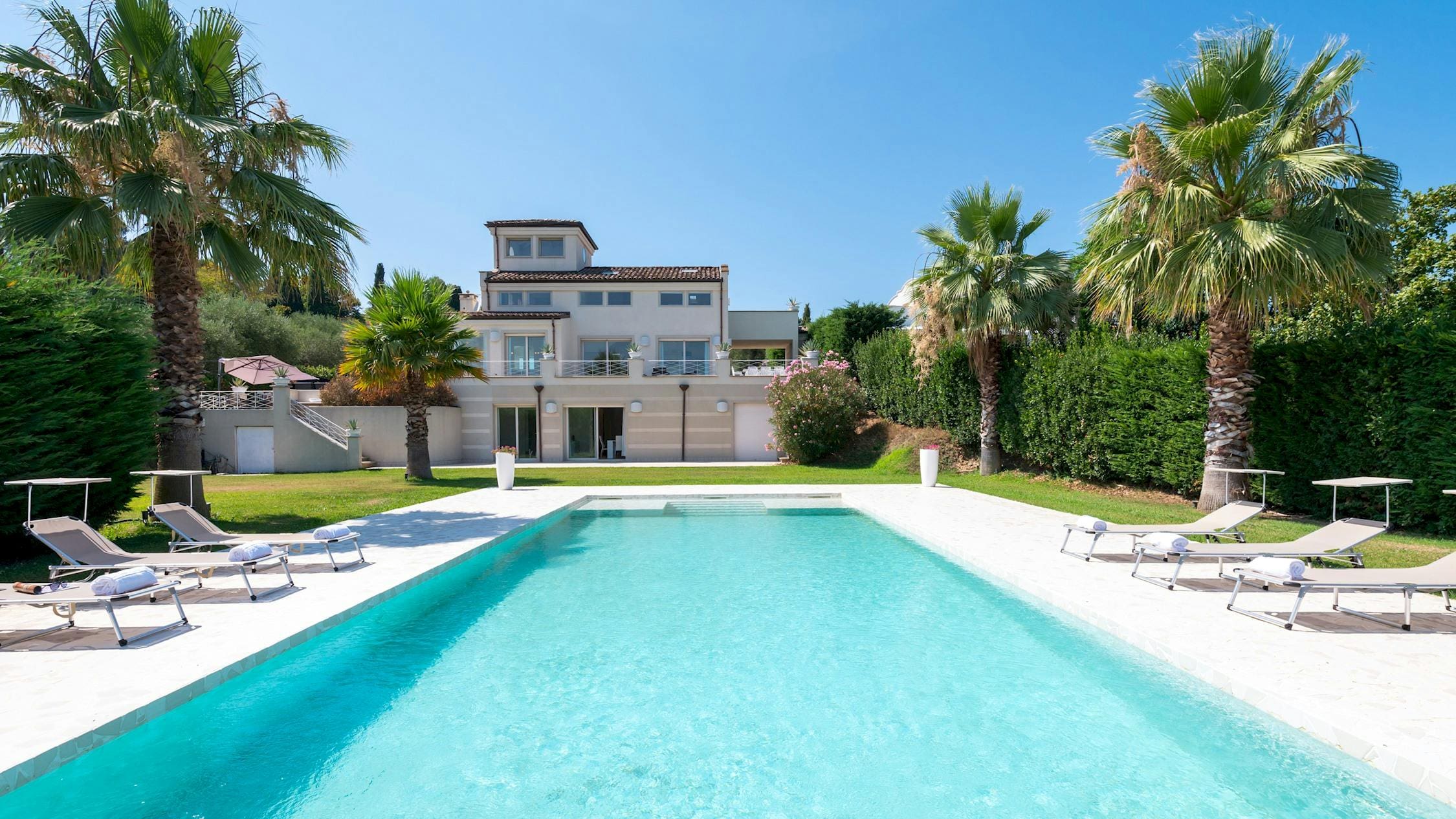 Villa Valmare Rimini: Luxury 5-Bedroom Villa with Private Pool and Hot Tub, Rimini