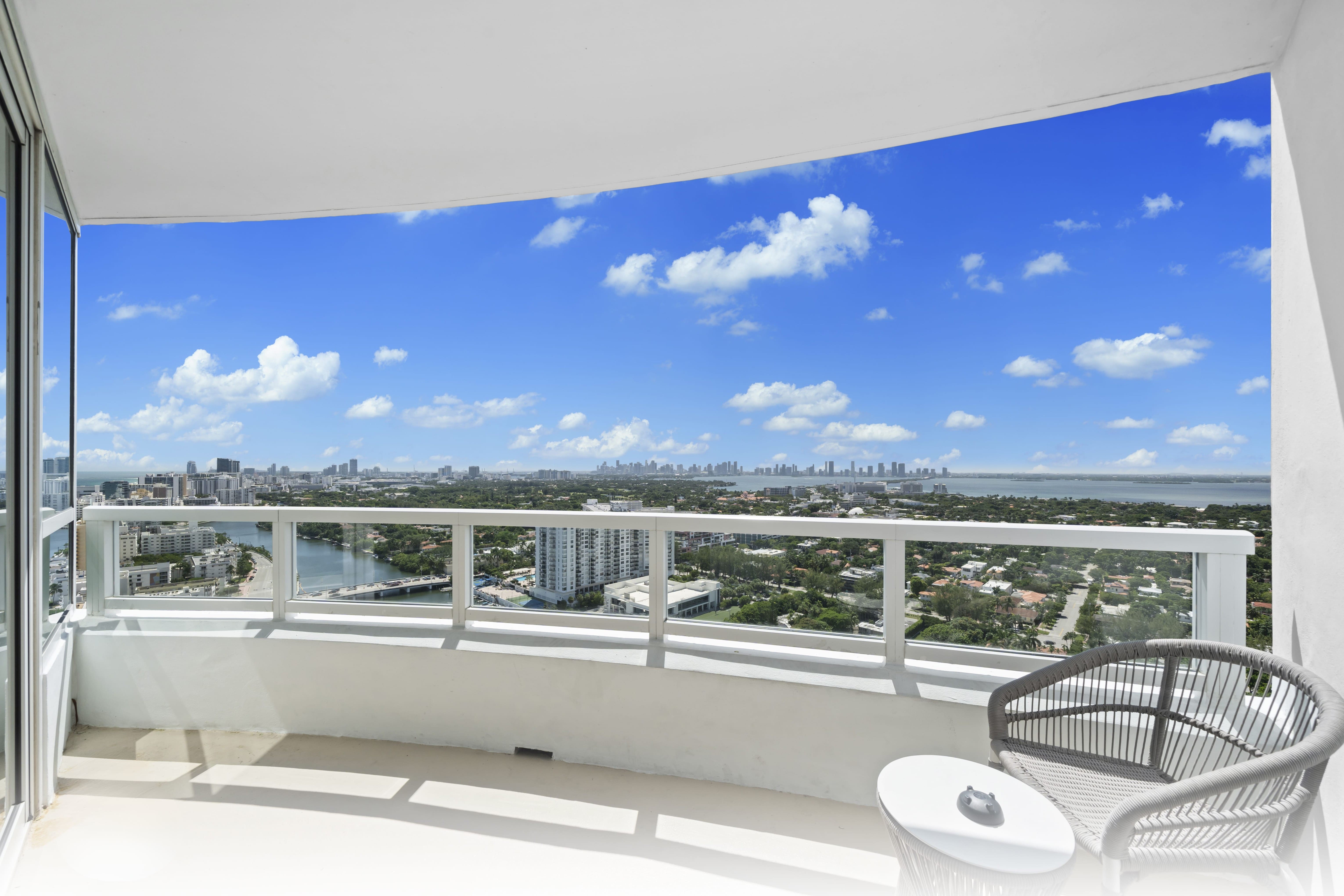 Villa Vizcaya Miami Beach: Luxury 1-Bedroom Villa Rental with Pool and Sea Views, Miami Beach
