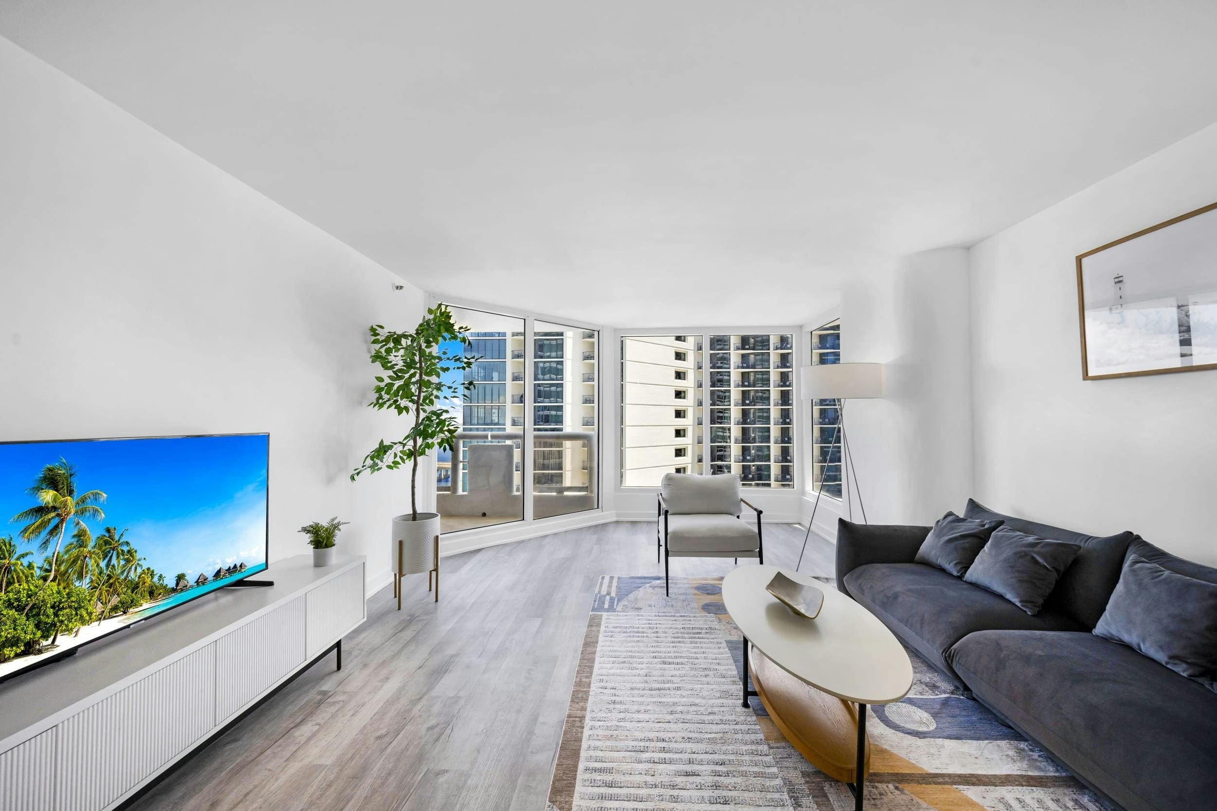 Villa Vizcaya Miami: Stylish 2-Bedroom Apartment with Hot Tub and Pool, Downtown Miami