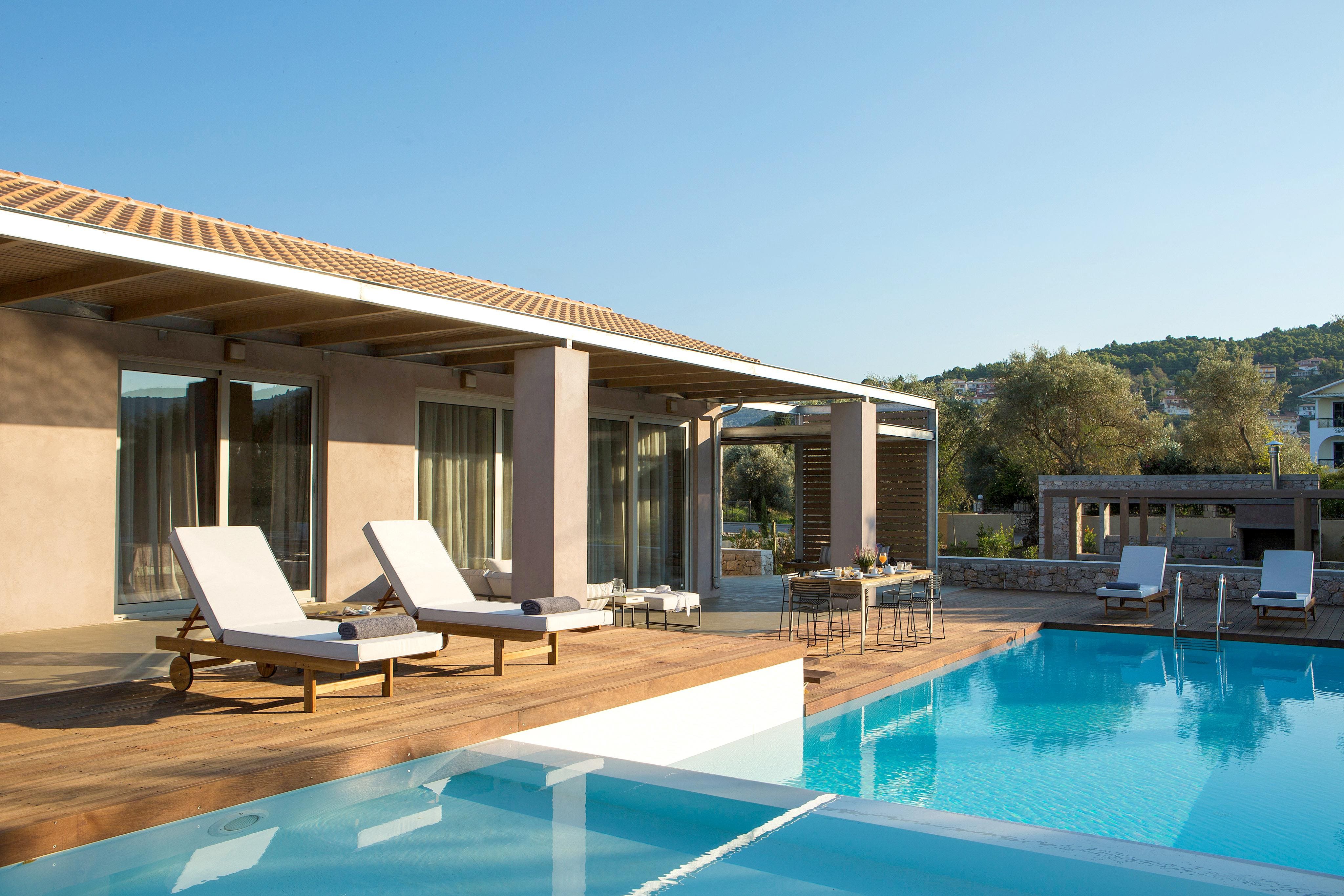 Villa Chrysos Apollon Lefkada: Luxury 3-Bedroom Apartment with Private Pool and Sea Views, Lefkada