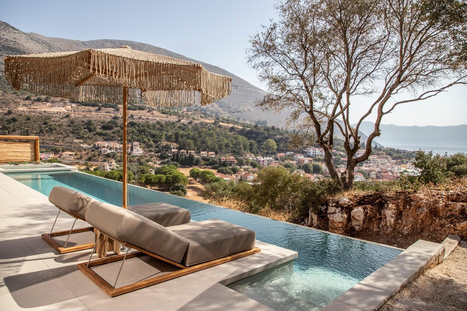 Villa Vounata Pylaros: Modern 2-Bedroom Apartment with Infinity Pool and Sea Views, Pylaros