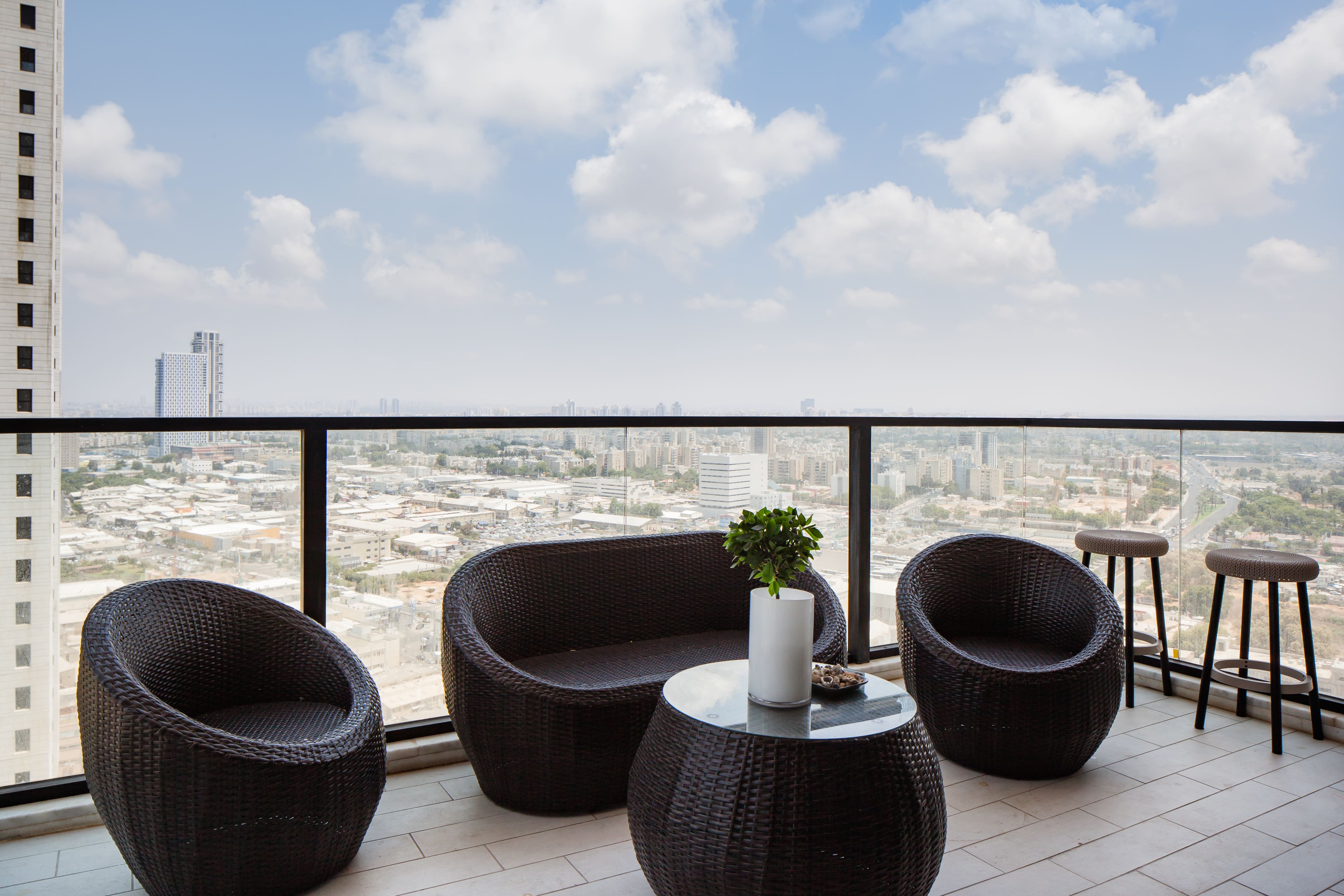 Villa Yarkon Tel Aviv: Spacious 3-Bedroom Apartment with Seaview and Air-Con, Tel Aviv City Centre