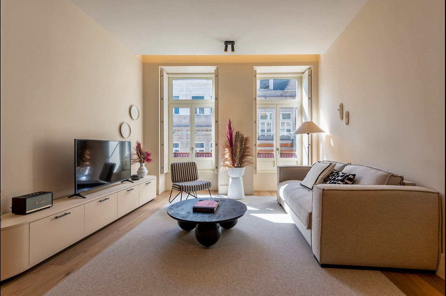 Apartamento Dourada Alfama Lisboa: 2-Bedroom Downtown Retreat with Spa Access | Luxury Apartmen