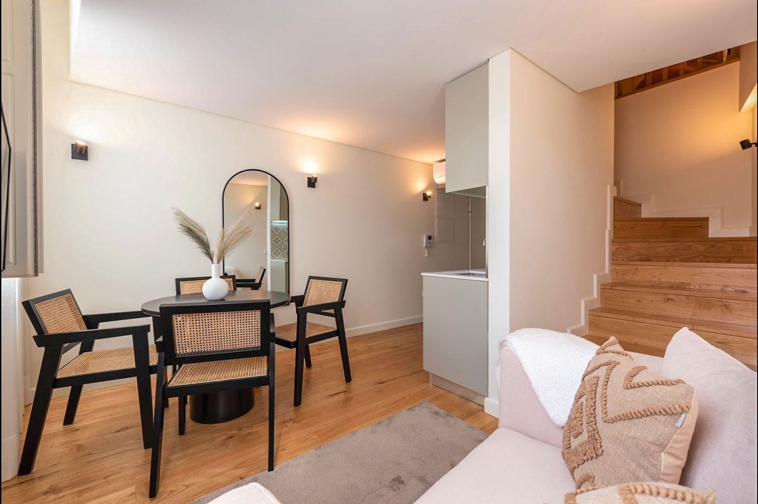 Apartamento Dourado Alfama Portugal: 1-Bedroom Duplex with Spa Access in Historic Porto Centre