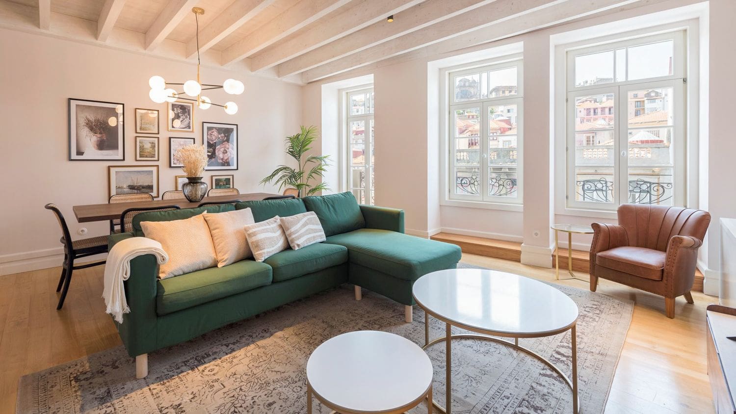 Apartamento Dourado Silveira Portugal: 3-Bedroom Luxury Apartment Rental Porto Near Ribeira with Sp