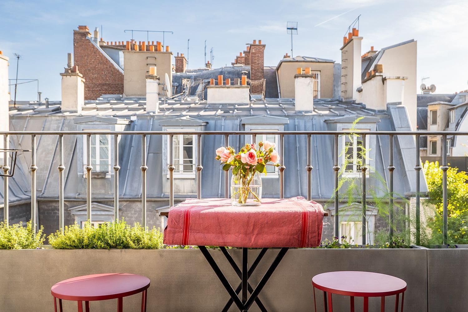Appartement Lumière Maubourg Paris: 2-Bedroom Period Apartment with Spa Near Invalides in Paris,
