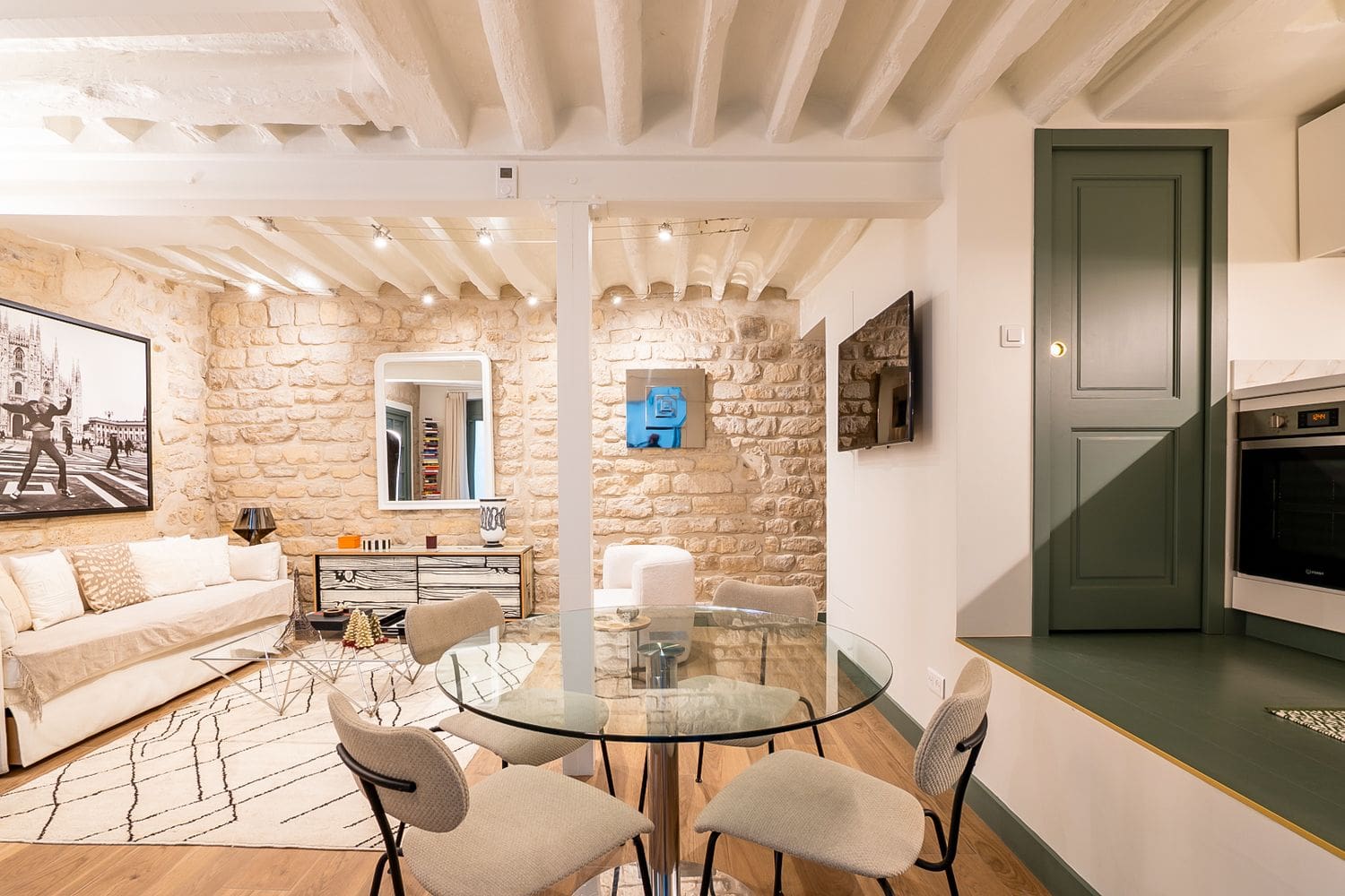 Appartement Lumière Varenne Paris: 1-Bedroom Spa Retreat in the Heart of Paris’s 7th Arrondisse