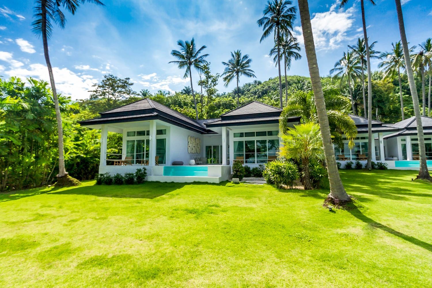 Baan Chantra Tha Khao: 2-Bedroom Beachfront Villa with Infinity Pool and Sea Views