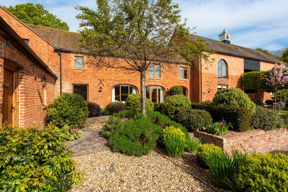 Barn Goldcrest Doghill Ledbury: 4-Bedroom Converted Barn with Spa & Malvern Hills Views in L