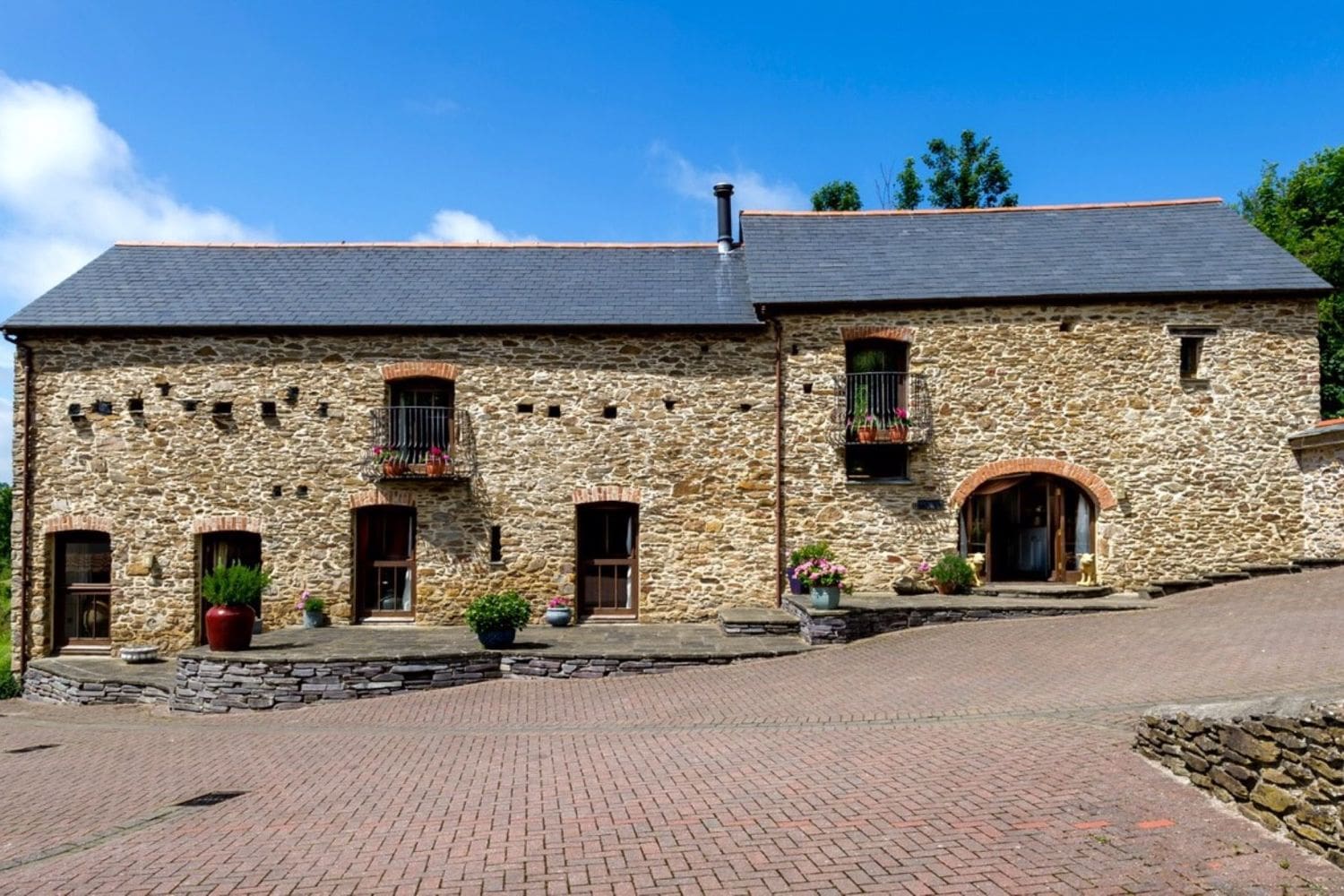 Barn Honeycombe Lantern Ilfracombe: 5-Bedroom Barn with Heated Pool and Tennis Court in Ilfracom