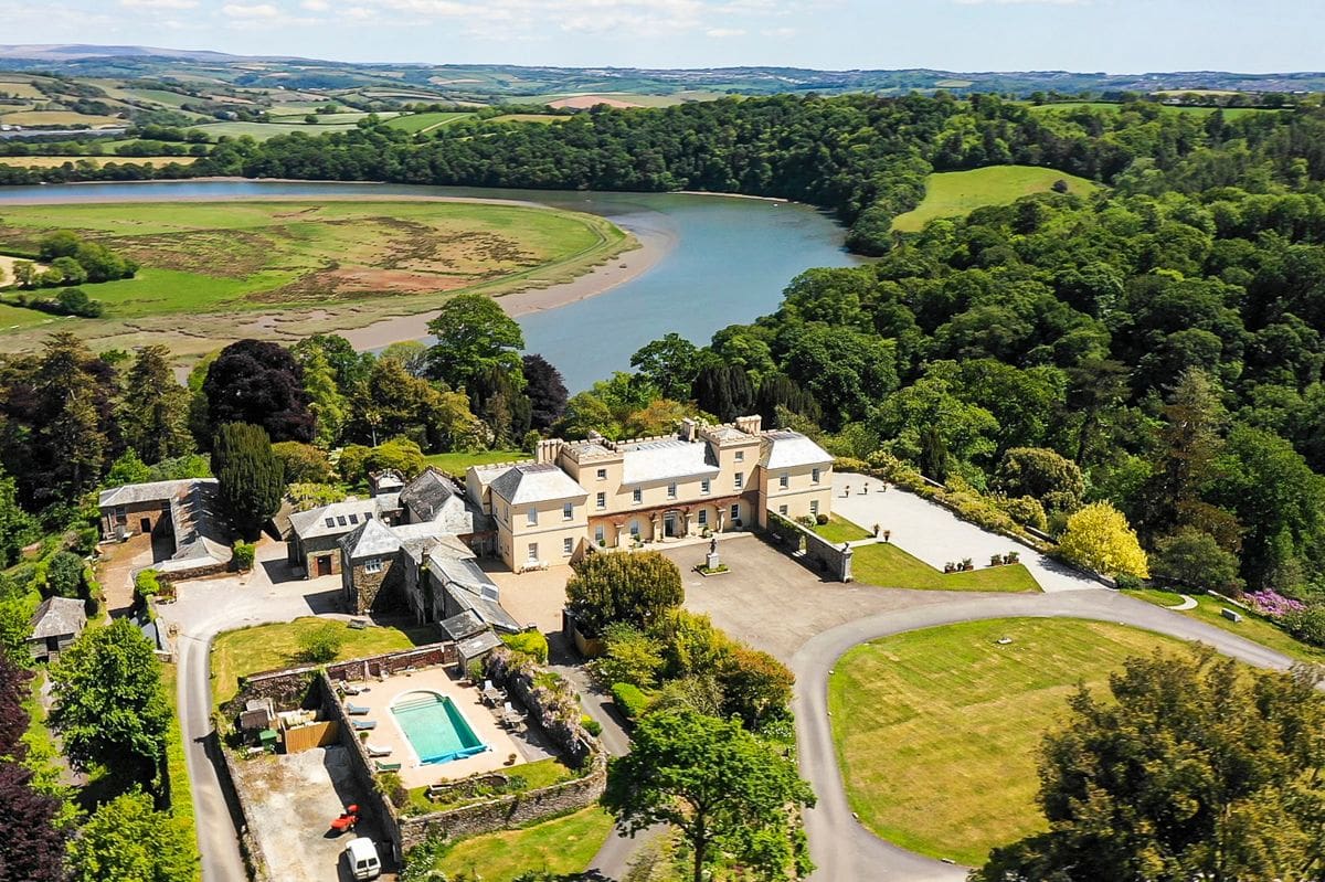 Castle Sovereign Trematon Saltash: 11-Bedroom Riverside Castle with Wedding Venue in Cornwall