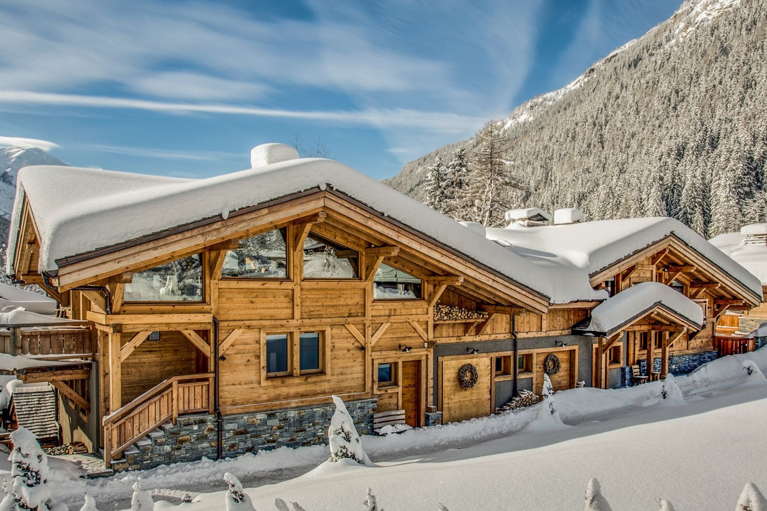 Chalet Lumière Balme Chamonix: 9-Bedroom Ski Chalet with Heated Pool and Spa in Chamonix, F