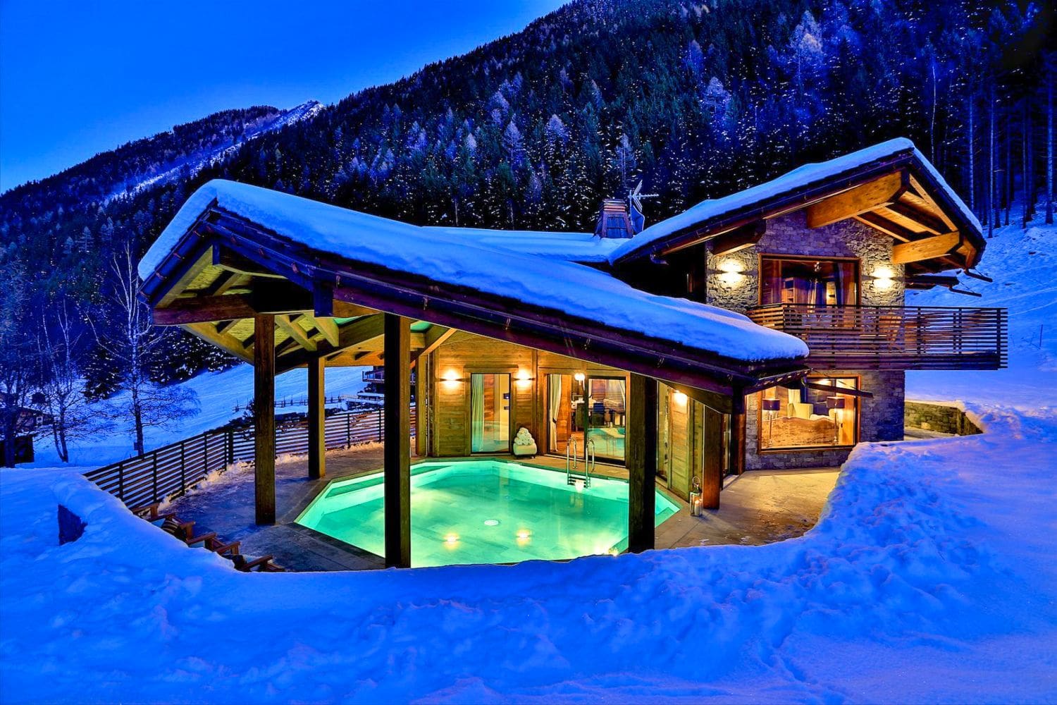 Chalet Lumière Grands-Montets Chamonix: 6-Bedroom Luxury Ski Chalet Rental in Chamonix with Spa, Sau