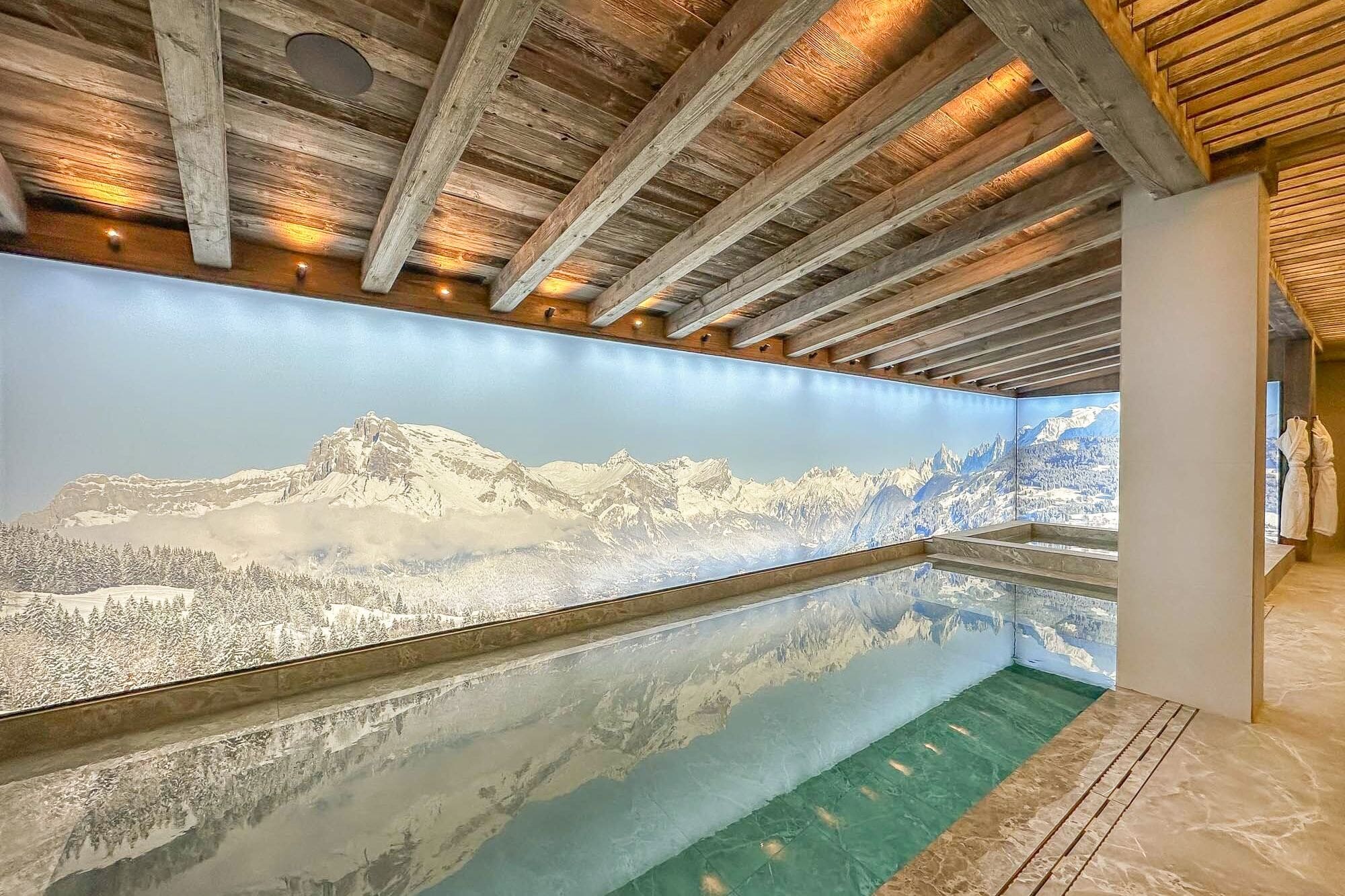 Chalet Vermeil Bellecôte Courchevel: 6-Bedroom Ski-In Luxury Chalet Rental in Courchevel for 14 G