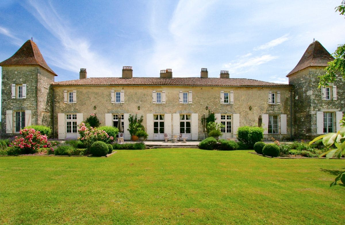 Château Lumière Puybarban Riocaud: 5-Bedroom Château with Heated Pool, Tennis Court & Vineyards