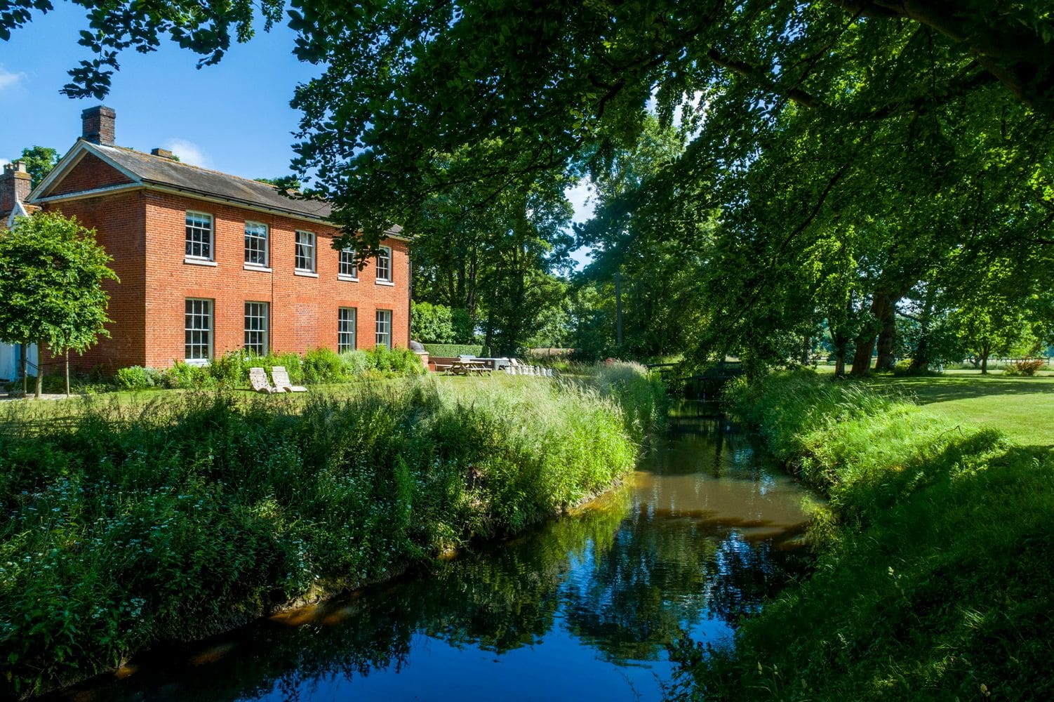 Manor Foxglove Battisford Ringshall: 8-Bedroom Historic Manor with Hot Tub & 13 Acres in Suffolk