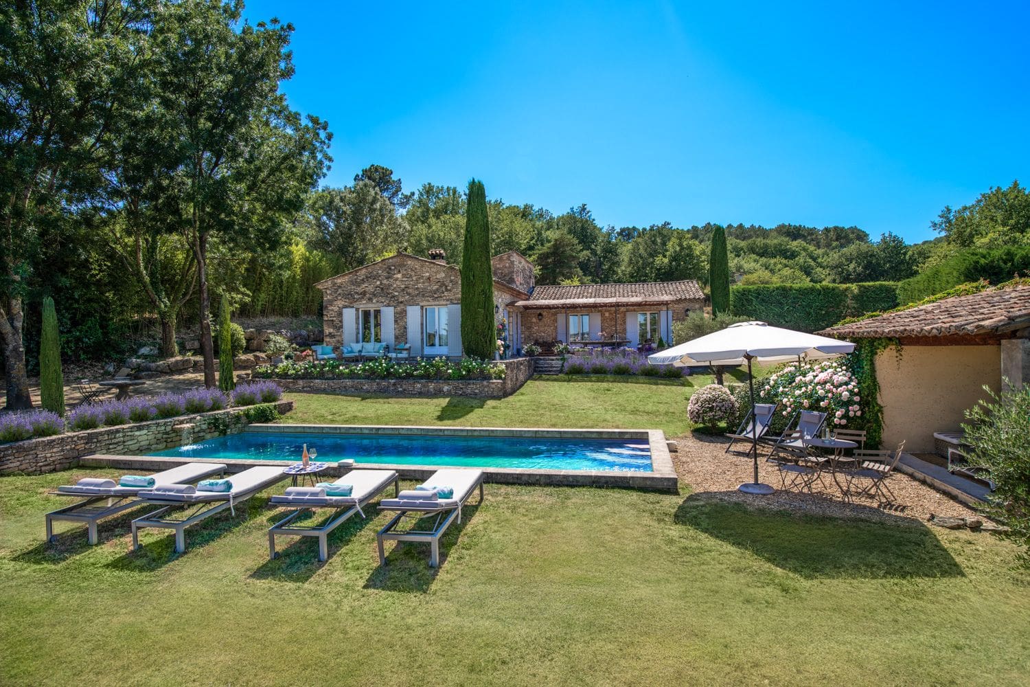 Mas Lavande Sénanque Gordes: 4-Bedroom Provençal Stone Villa with Lavender Views in Gorde