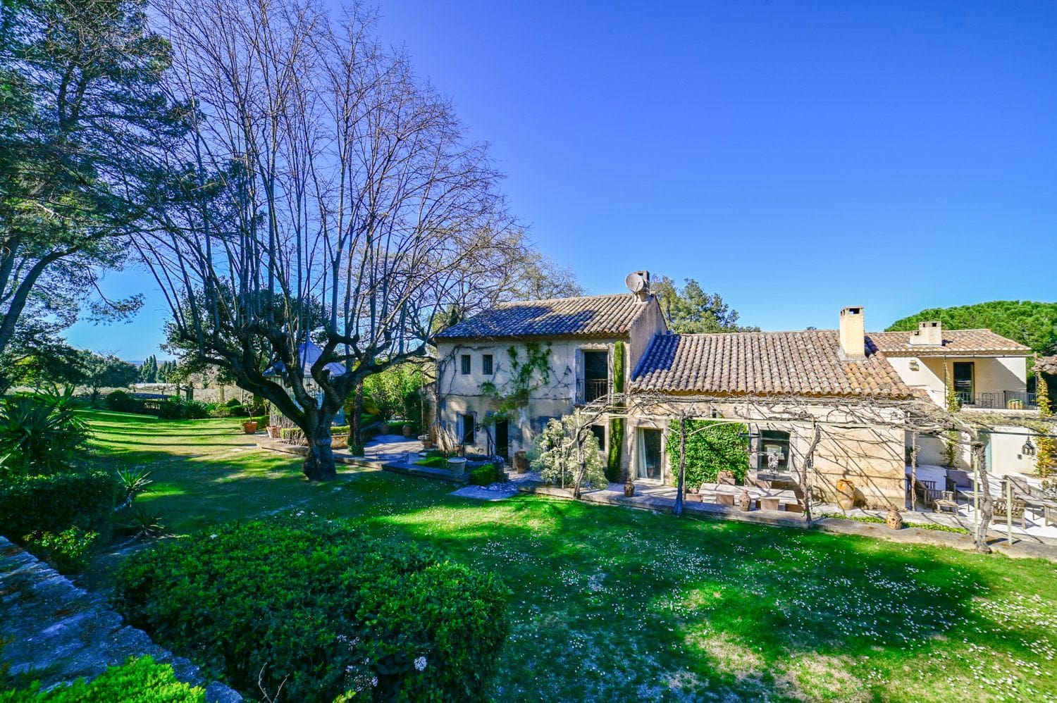 Mas Safran Glanum Saint-Rémy: 5-Bedroom Restored Mas with Spa & Alpilles Views in Saint Re