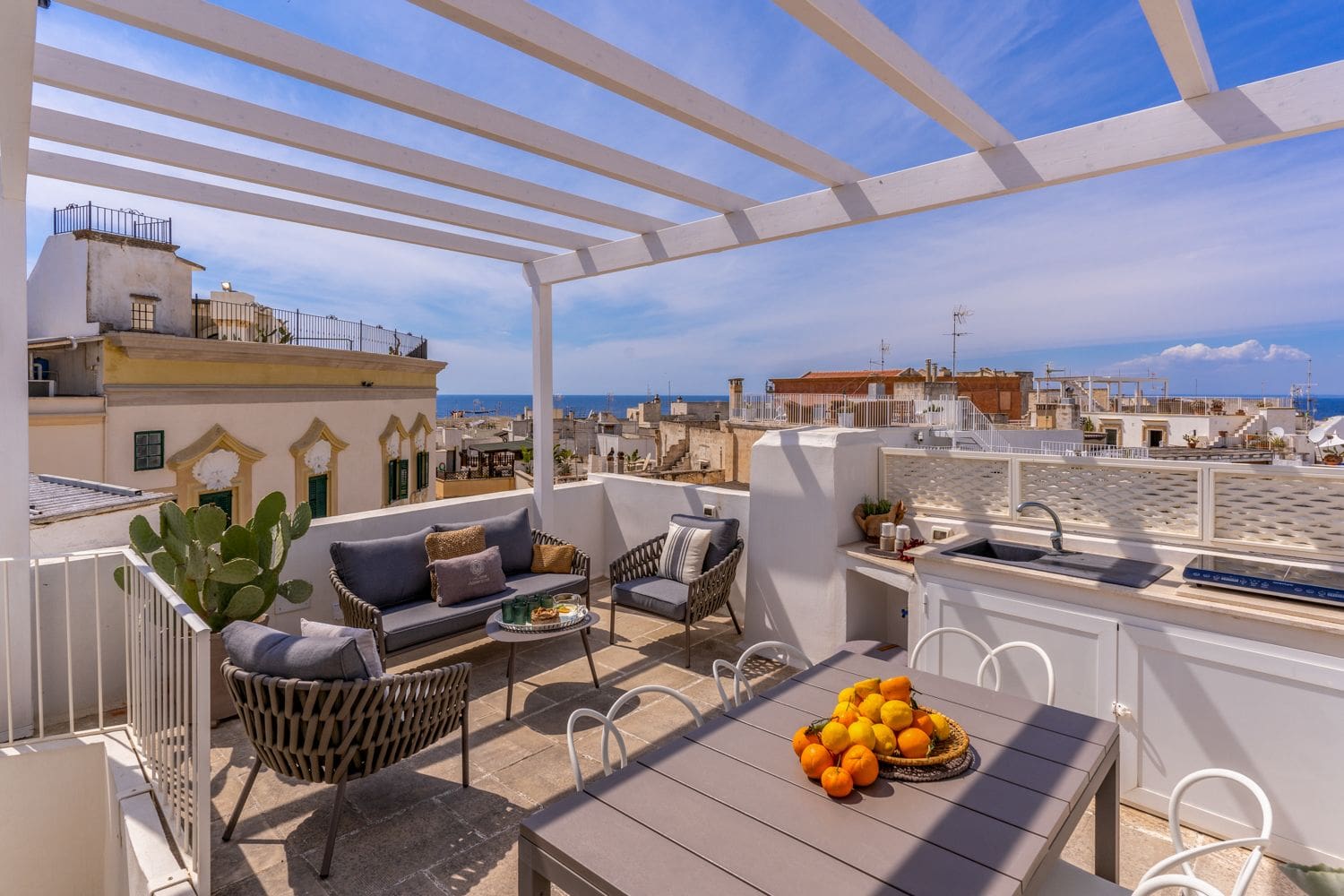 Palazzo Dorato Rivabella Gallipoli: 4-Bedroom Palazzo with Rooftop Terrace and Sea Views in Gall