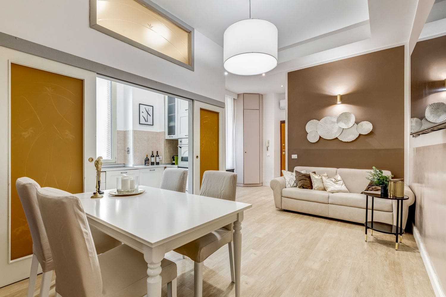 Palazzo Dorato Trastevere Roma: 2-Bedroom Luxury Apartment Rental Roma – Vatican District wi