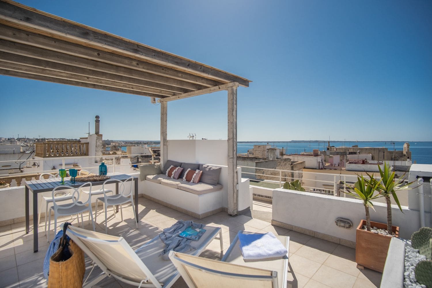 Palazzo Melograno Martina Puglia: 2-Bedroom Historic Palazzo with Sea Views in Gallipoli, Pugl