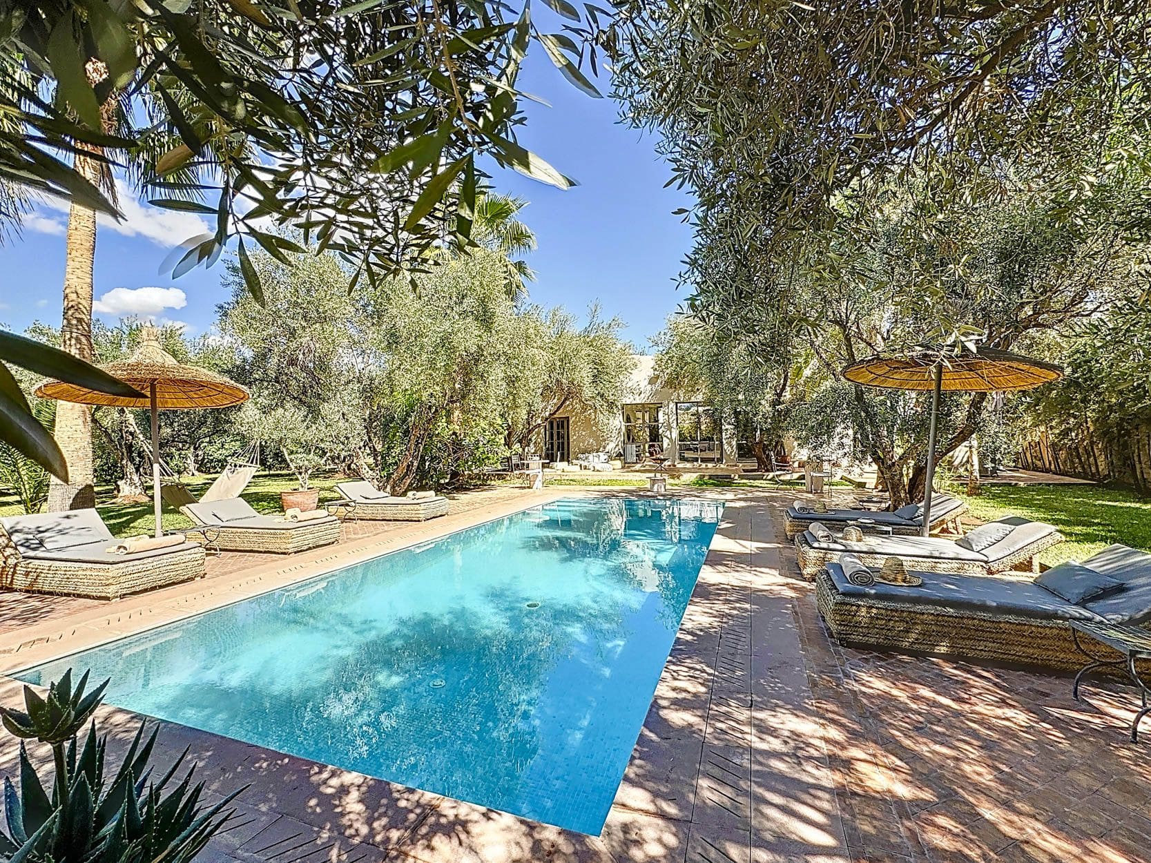 Riad Safran Palmier Marrakech: 5-Bedroom Villa with Heated Pool, Spa & Tennis Court near Ma