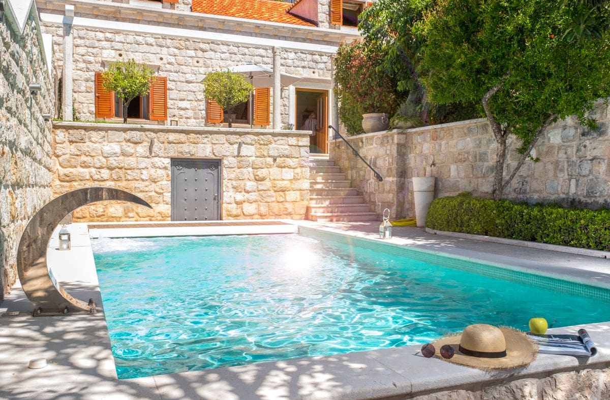 Vila Biserka Ploče Dubrovnik: 4-Bedroom Old Town Gem with Sea Views & Hot Tub in Dubrovnik