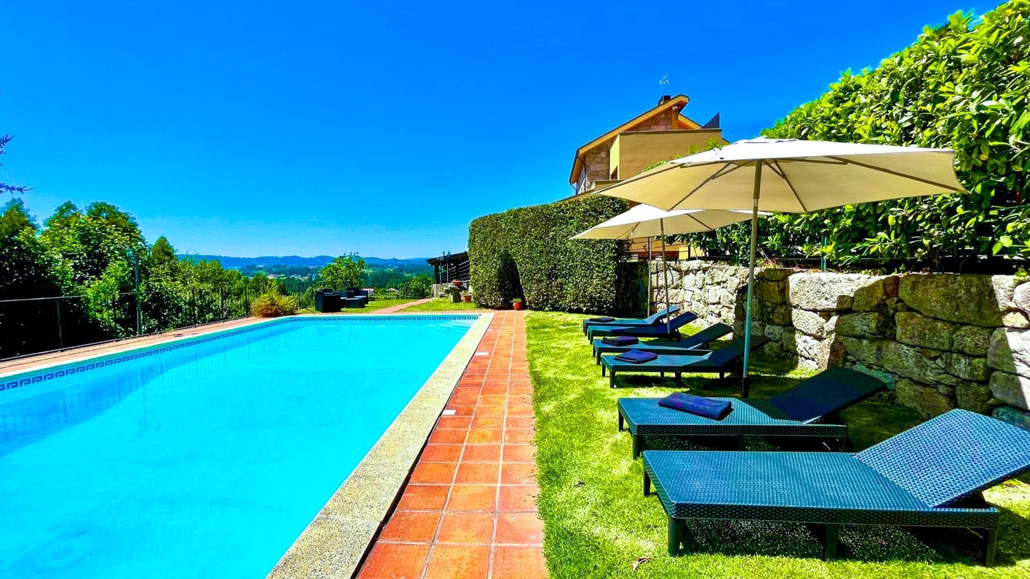 Vila Dourada Monchique Portugal: 6-Bedroom Villa with Pool, Spa & Tennis Court in Douro Valle