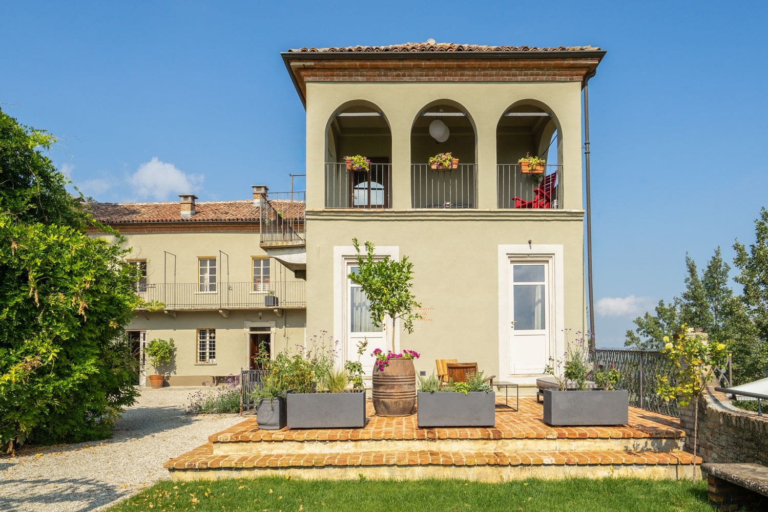 Villa Amaranto Bisalta Cuneo: 7-Bedroom Historic Estate with Spa and Vineyard Views in Pie