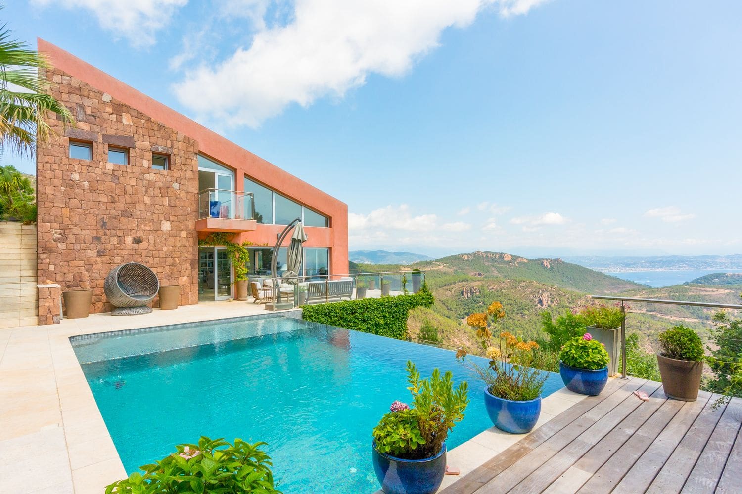 Villa Azuréenne Beaumont Saint-Martin: 4-Bedroom Heated Infinity Pool & Sea Views on the French Riv