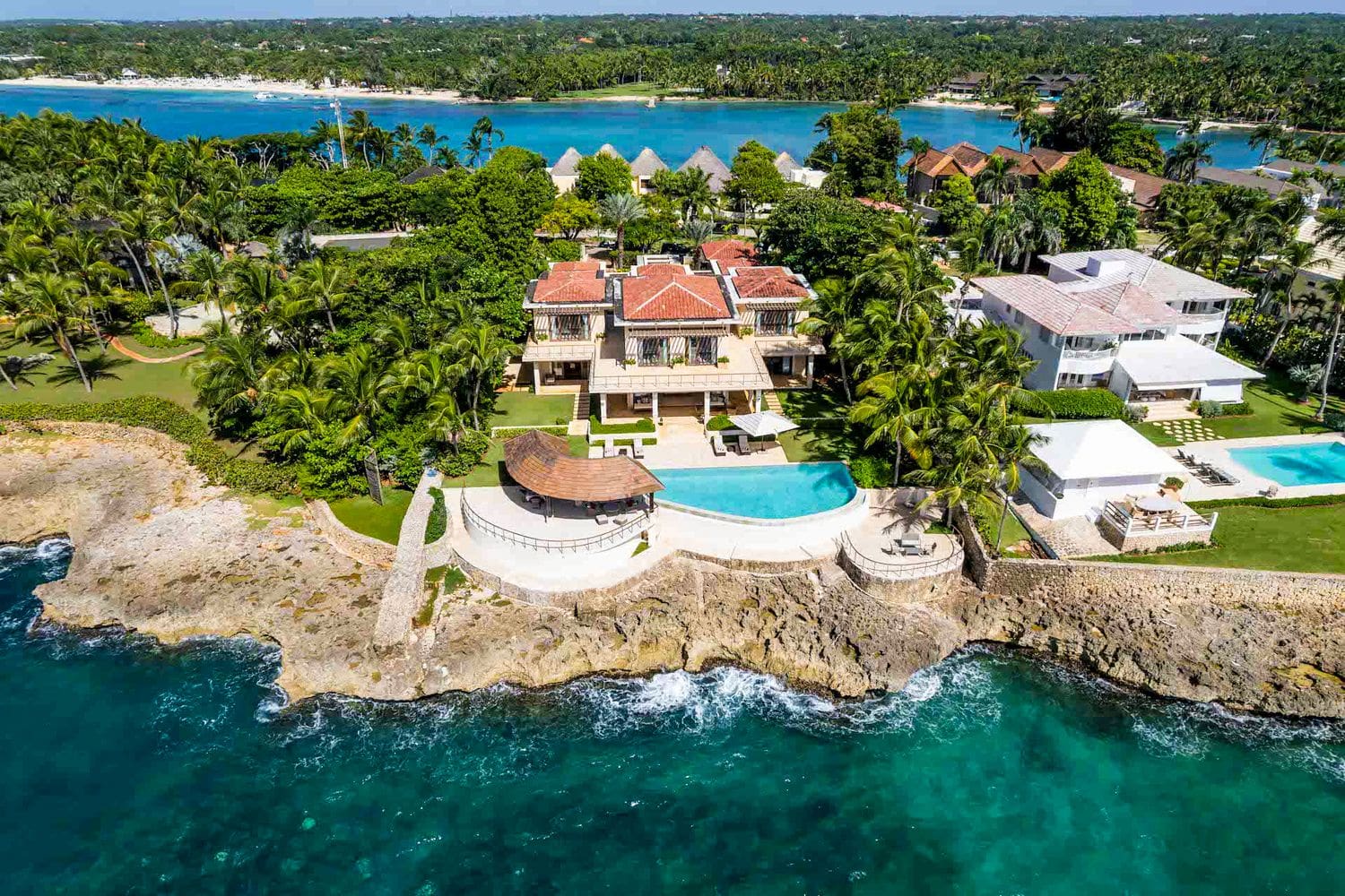 Villa Brisa Altos Romana: 5-Bedroom Oceanfront Villa with Infinity Pool in Casa de Cam