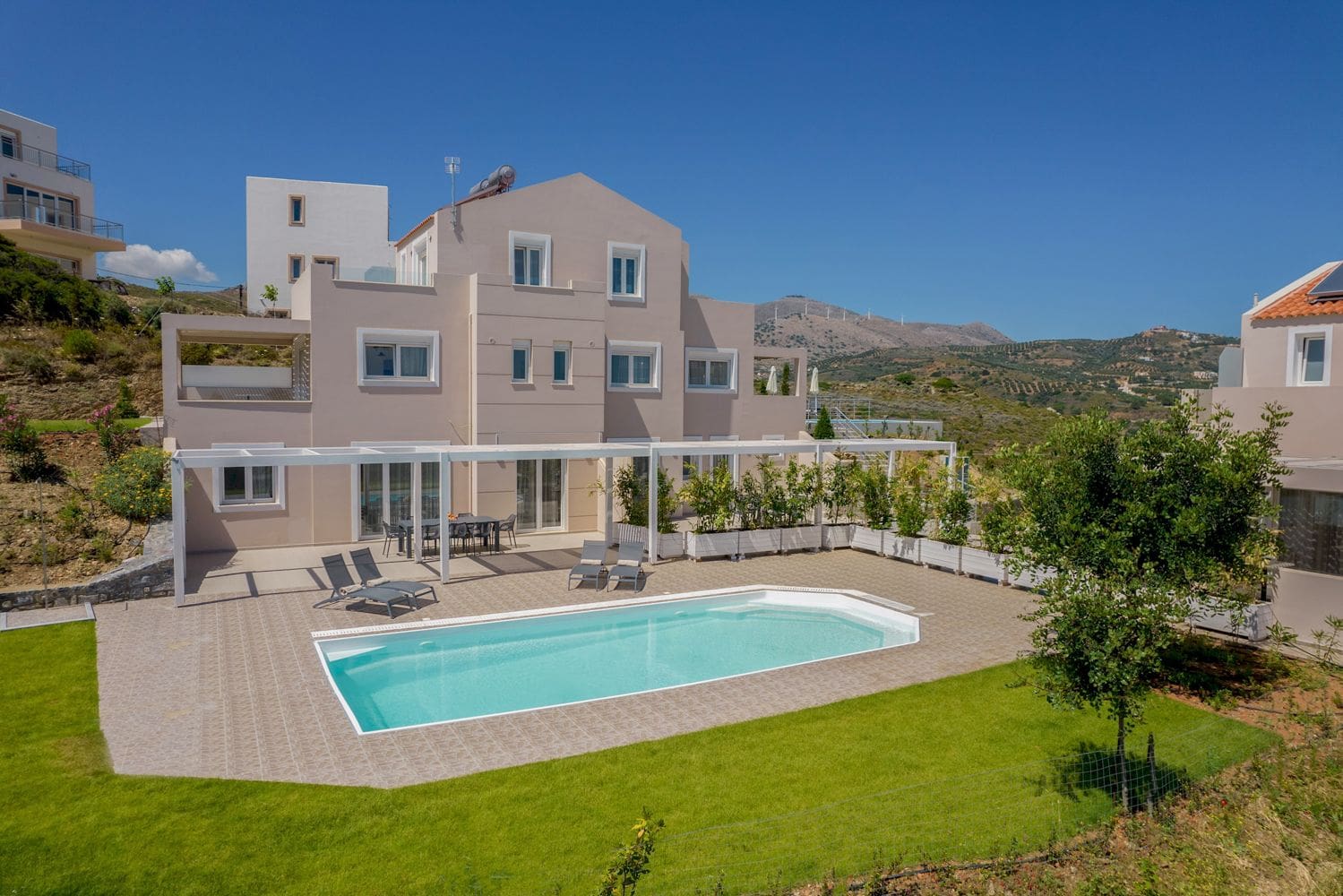 Villa Chrysafi Knossos Heraklion: 4-Bedroom Seaside Villa with Private Pool and Spa near Herak