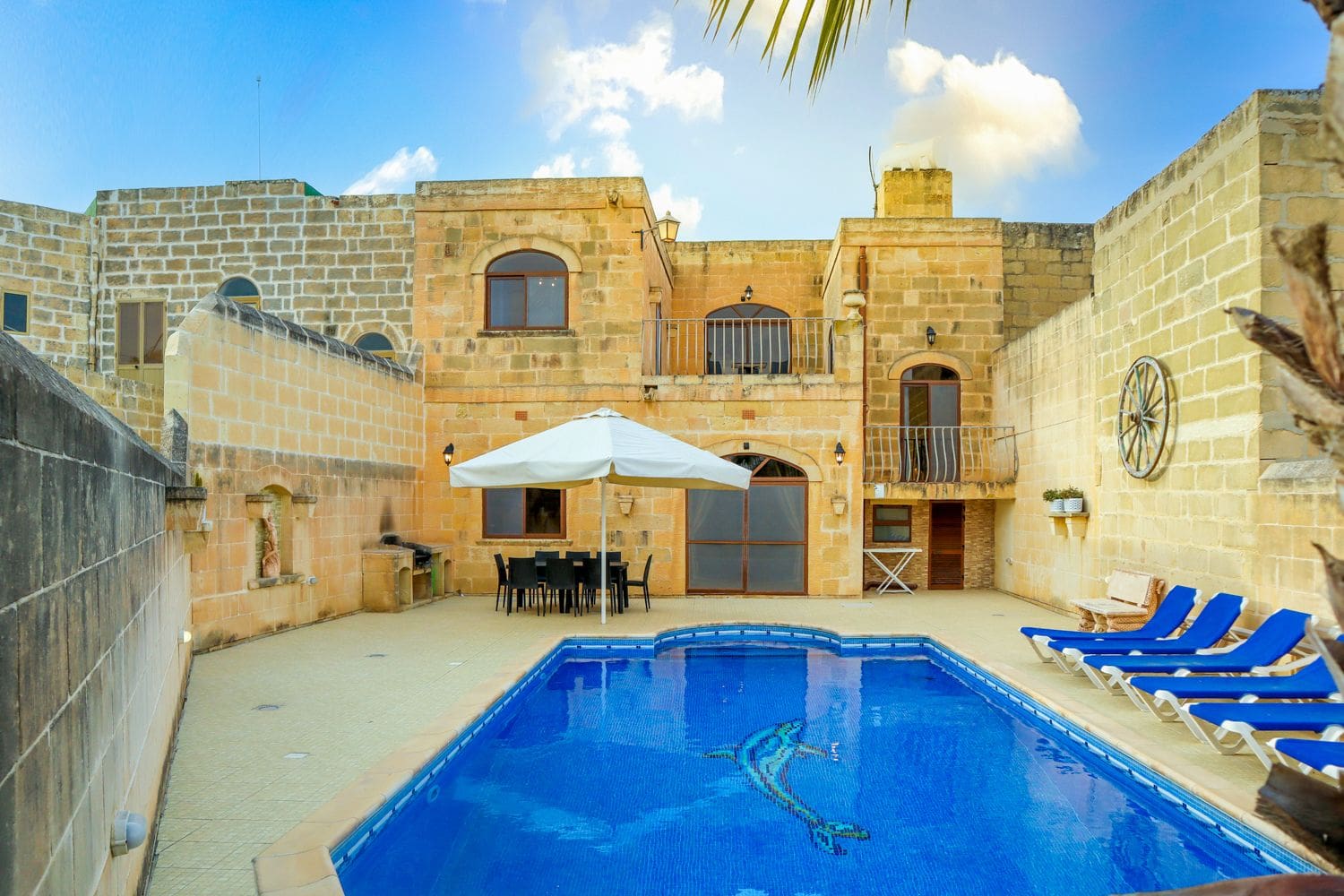 Villa Dehbija Ċittadella Victoria: 5-Bedroom Luxury Villa Rental in Victoria with Private Pool