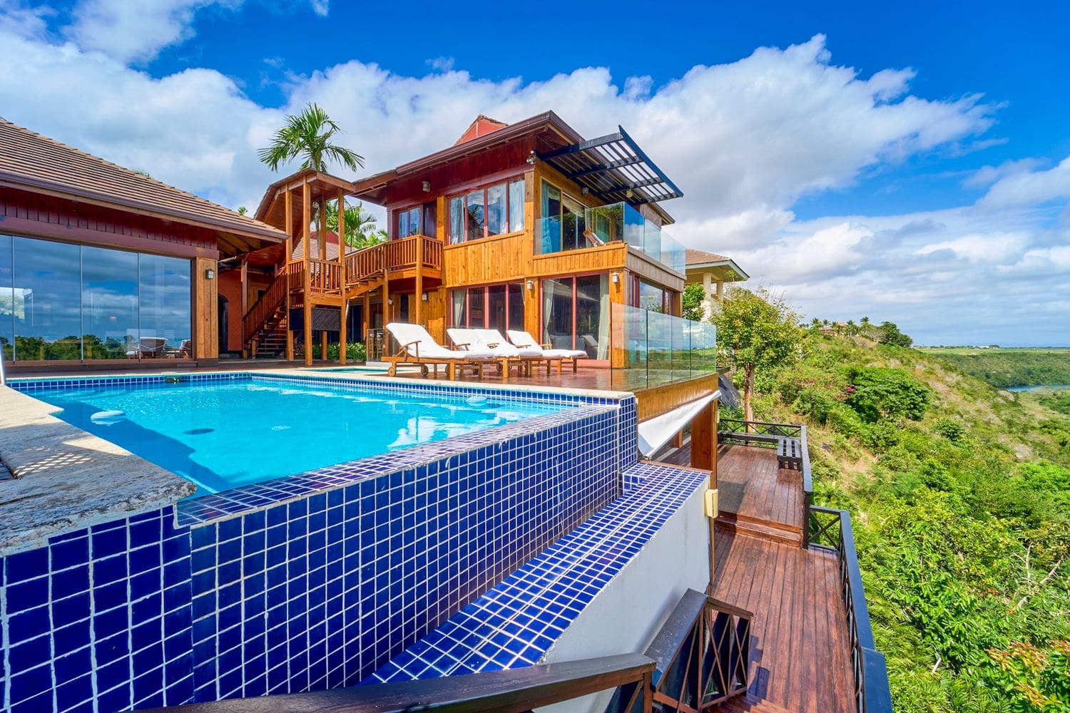 Villa Dorada Altos Romana: 5-Bedroom Villa with Hot Tub, Tennis Court & Resort Access i