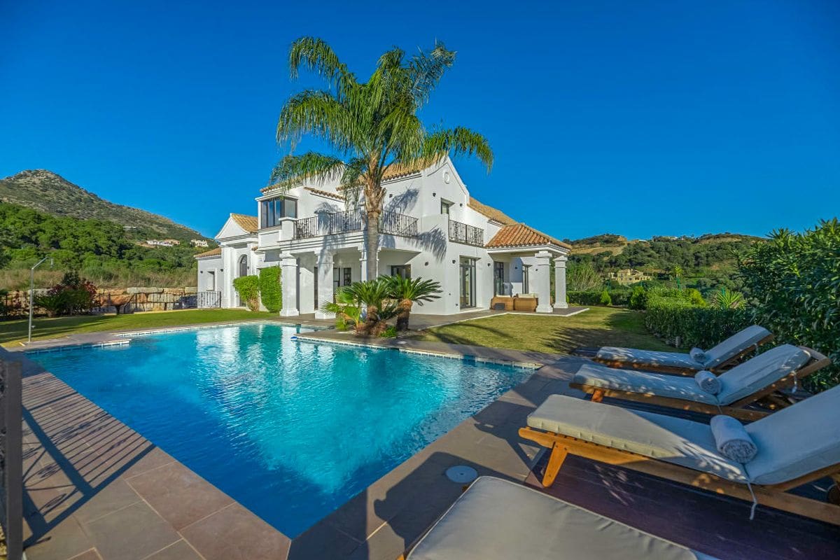 Villa Dorada Zagaleta Benahavís: 4-Bedroom Villa with Heated Pool and Sea Views in Benahavís,