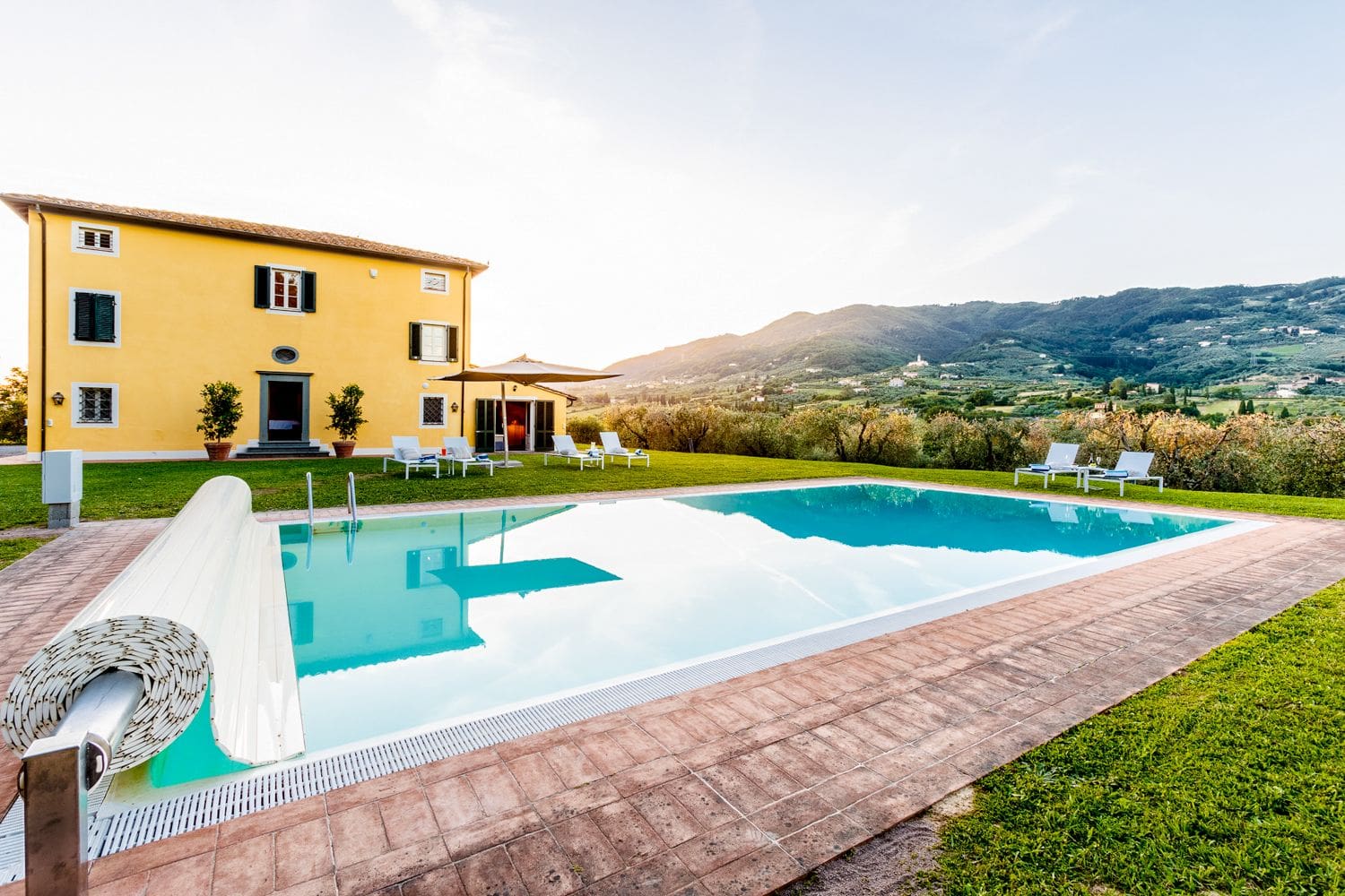 Villa Dorata Anfiteatro Lucca: 5-Bedroom Tuscan Hillside Villa with Infinity Pool and Spa n