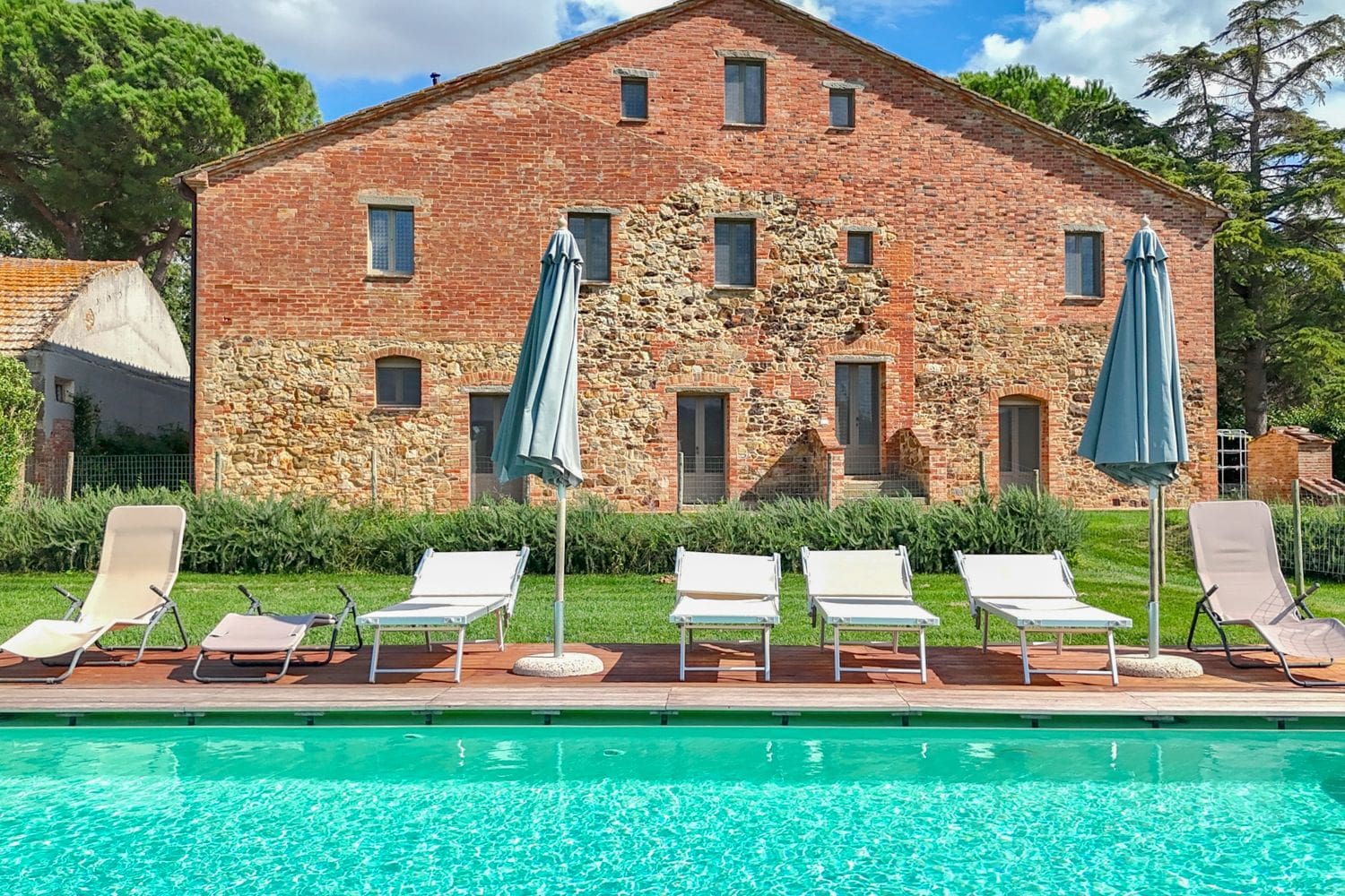 Villa Dorata Calcione Lucignano: 7-Bedroom Restored Farmhouse with Heated Pool and Spa in Tus
