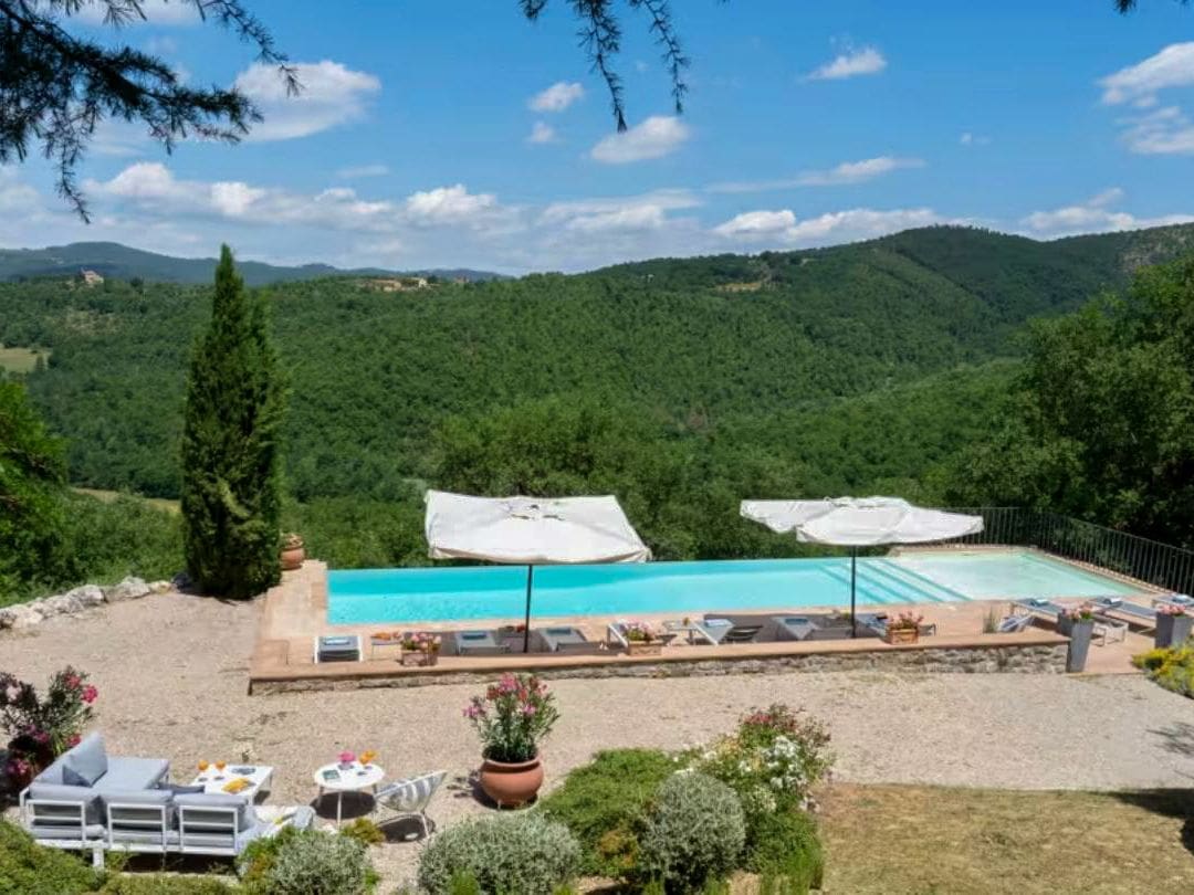 Villa Dorata Carpina Preggio: 6-Bedroom Villa with Infinity Pool and Spa in Umbria’s Rolli