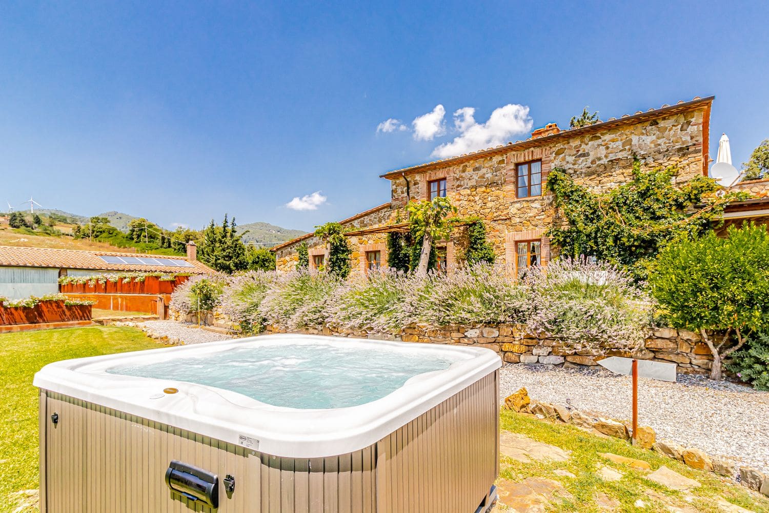 Villa Dorata Certosa Pisa: 5-Bedroom Tuscan Wine Estate Villa with Private Pool near Pi
