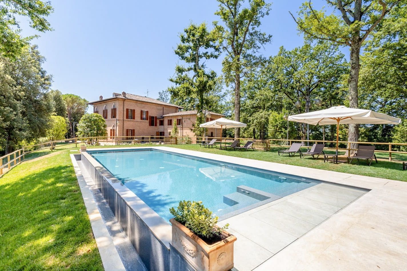 Villa Dorata Moiano Pieve: 9-Bedroom Villa with Private Pool and Spa in Umbria’s Countr