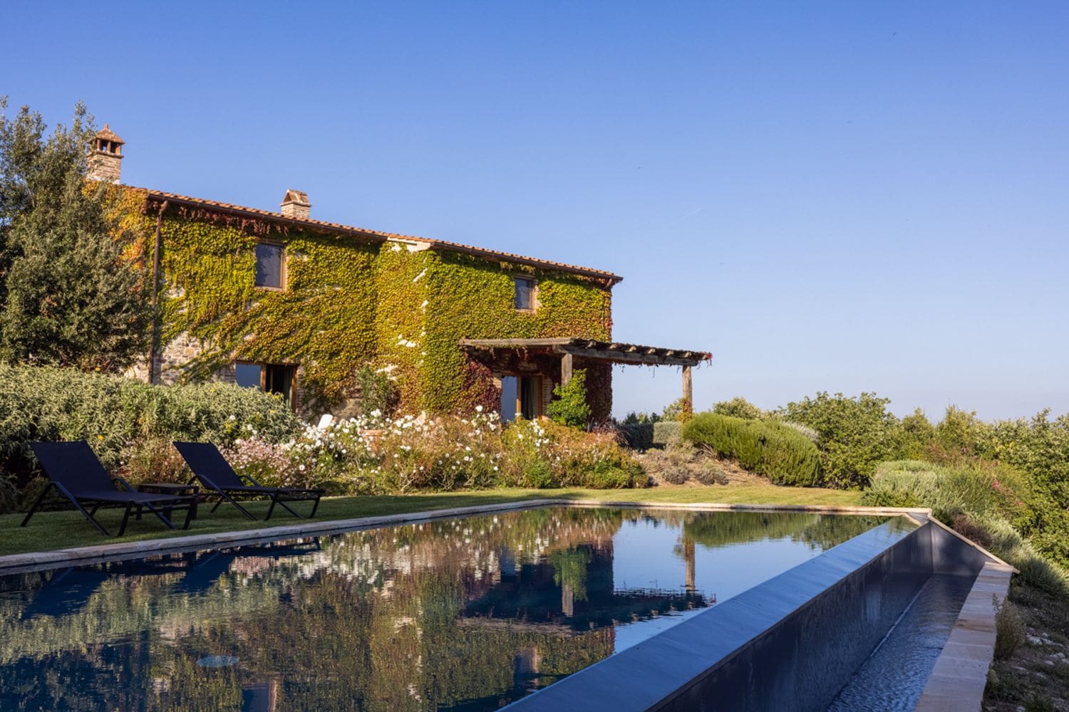 Villa Dorata Murlo Perugia: 3-Bedroom Luxury Villa Rental Umbria | Heated Infinity Pool