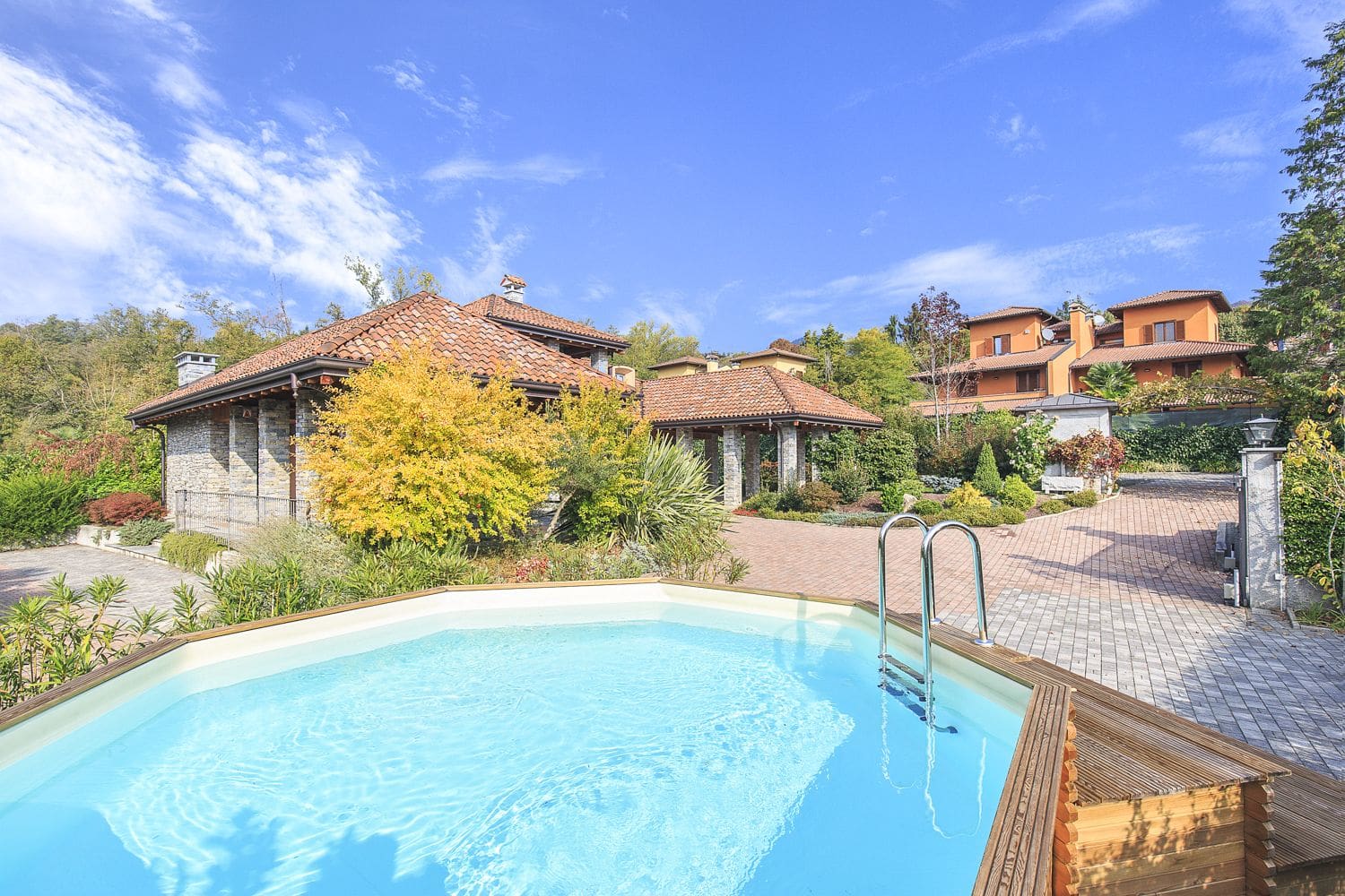 Villa Dorata Pallanza Verbania: 3-Bedroom Villa with Private Spa & Hot Tub on Lake Maggiore,