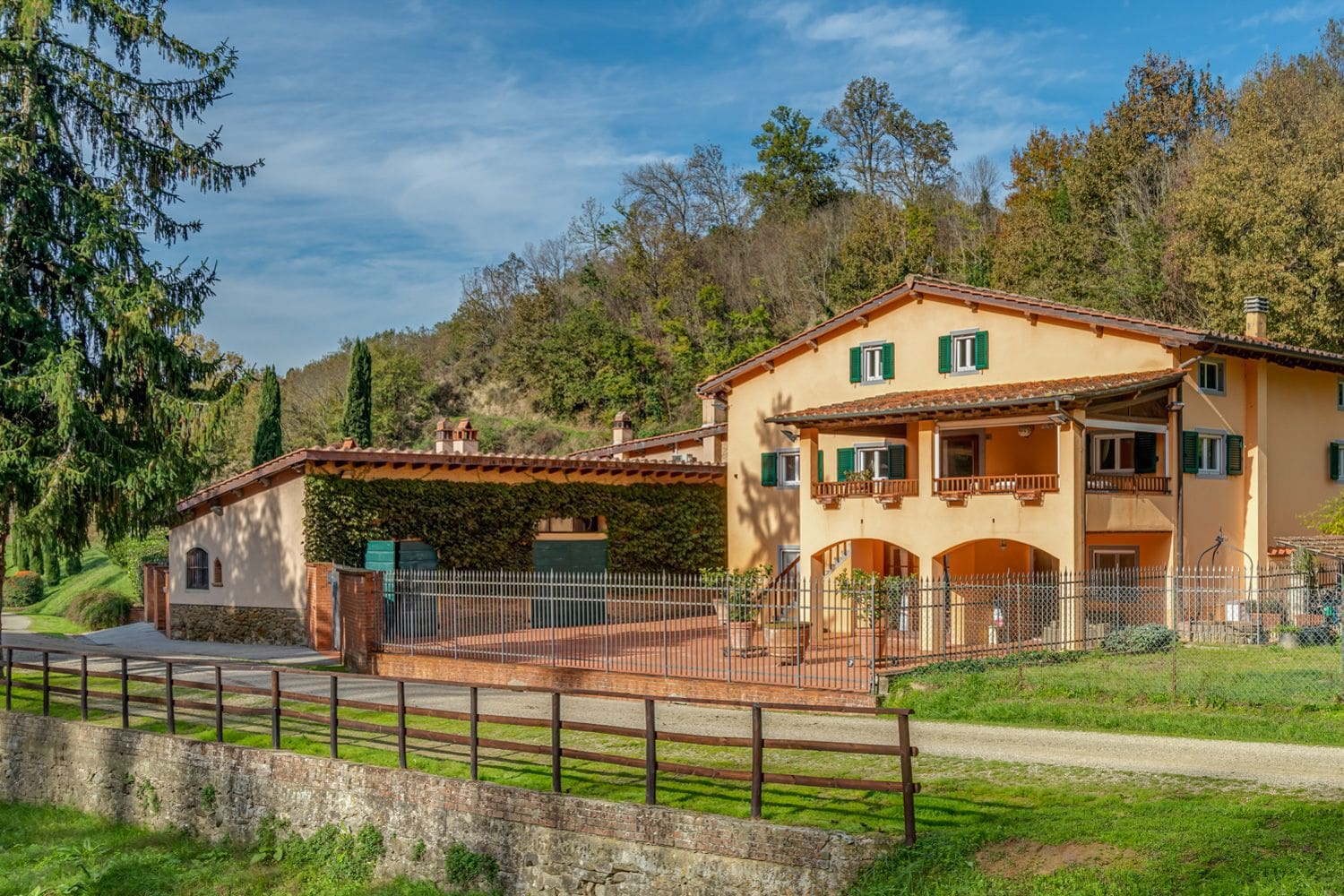 Villa Dorata Radda Chianti: 6-Bedroom Luxury Villa Rental in Chianti with Heated Pool, H