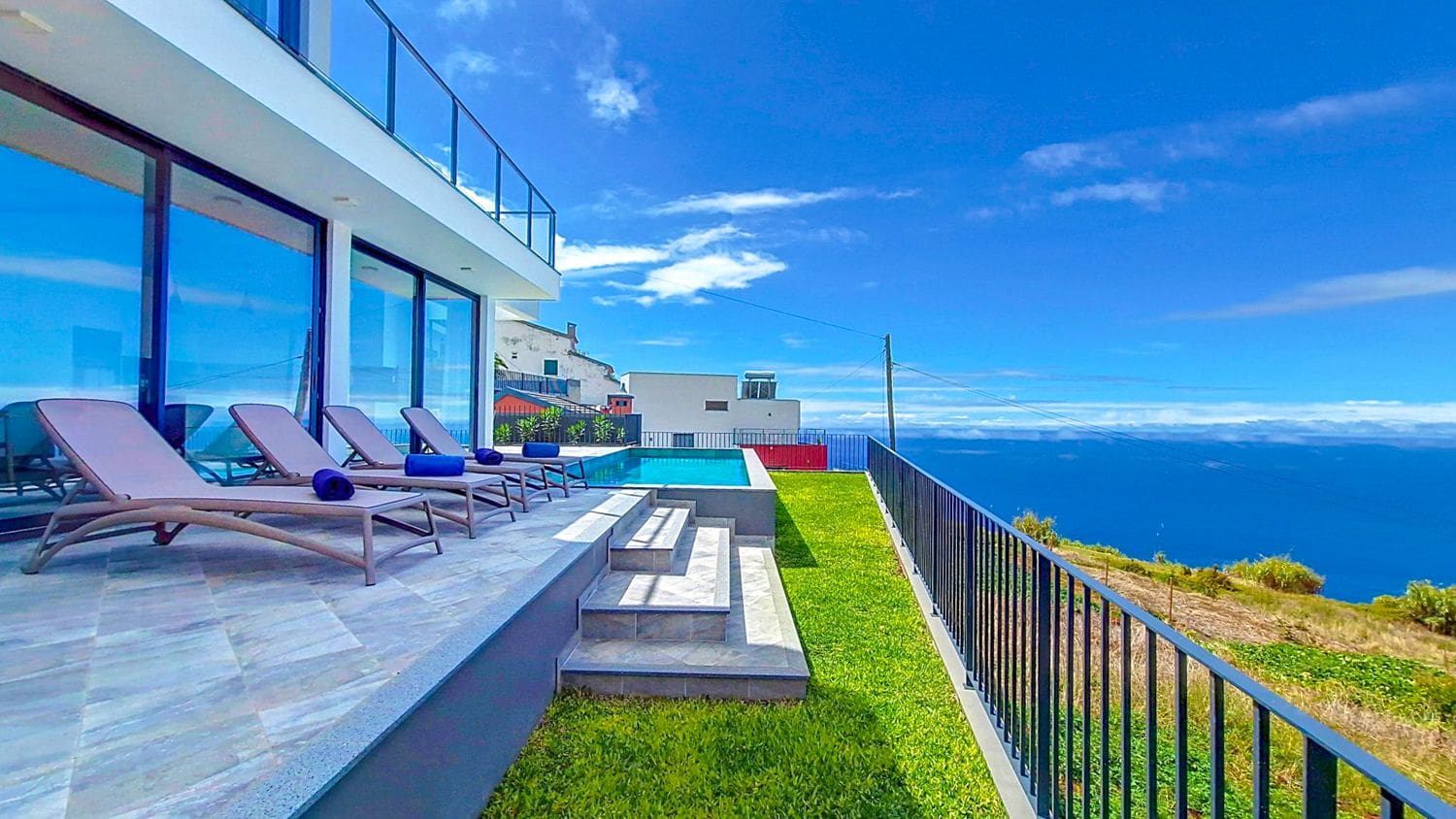 Villa Dourada Arco Calheta: 3-Bedroom Villa with Heated Pool and Ocean Views in Calheta,