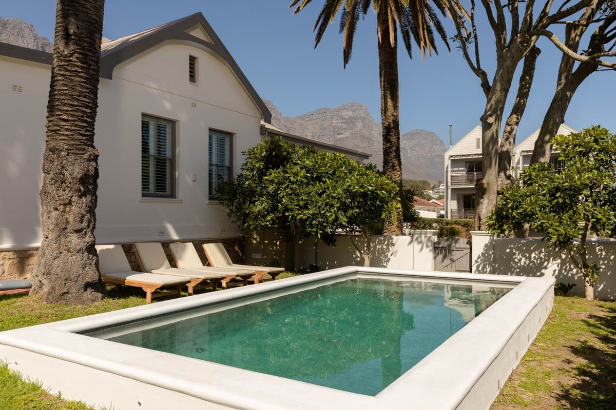 Villa Gouewind Kloof Camps Bay: 5-Bedroom Historic Villa with Mountain Views and Spa in Camp