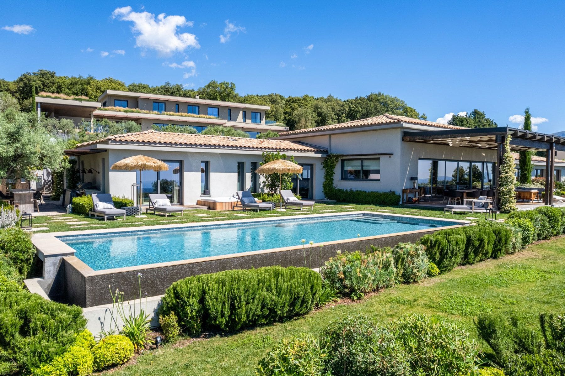 Villa Jasmin Magagnosc Grasse: 5-Bedroom Hillside Villa with Heated Pool and Spa in Grasse,