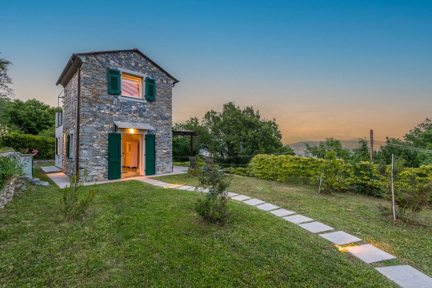 Villa Limoncina Manarola Spezia: 1 Bedroom Stone Cottage Rental Cinque Terre with Stunning Ba