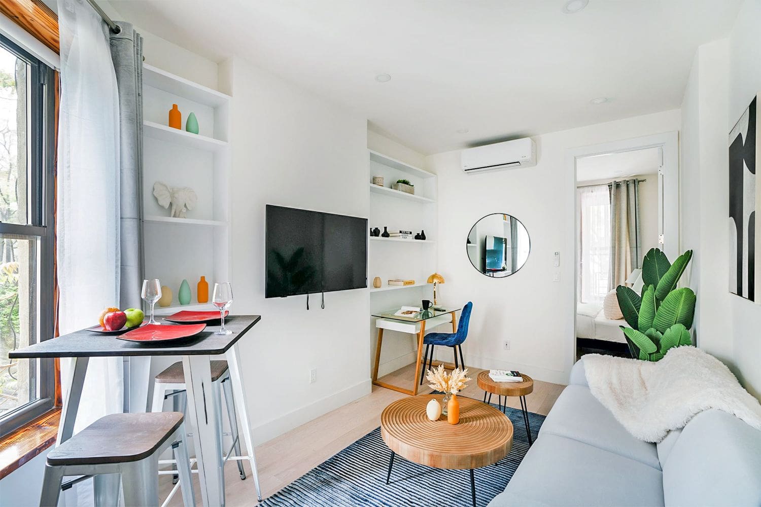 Villa Lumière Gramercy Manhattan: 1-Bedroom Stylish Retreat with Air-Con in the Heart of Manha